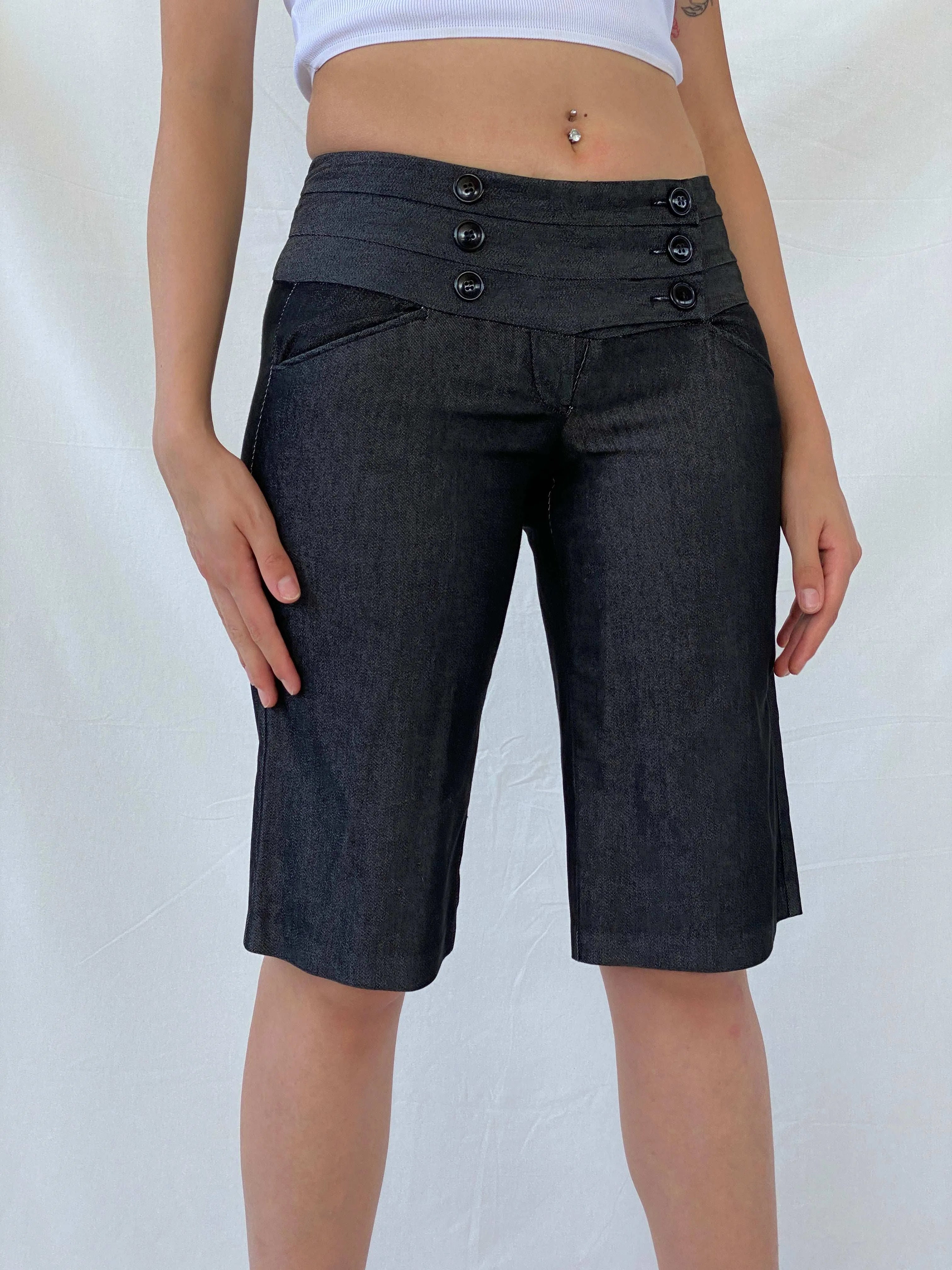 Charlotte Russe Knee Length Mid Rise Dark Denim Capri Shorts - M - Balagan Vintage Shorts 00s, 90s, Bermuda Shorts, Mira, Office core, shorts, striped, winter