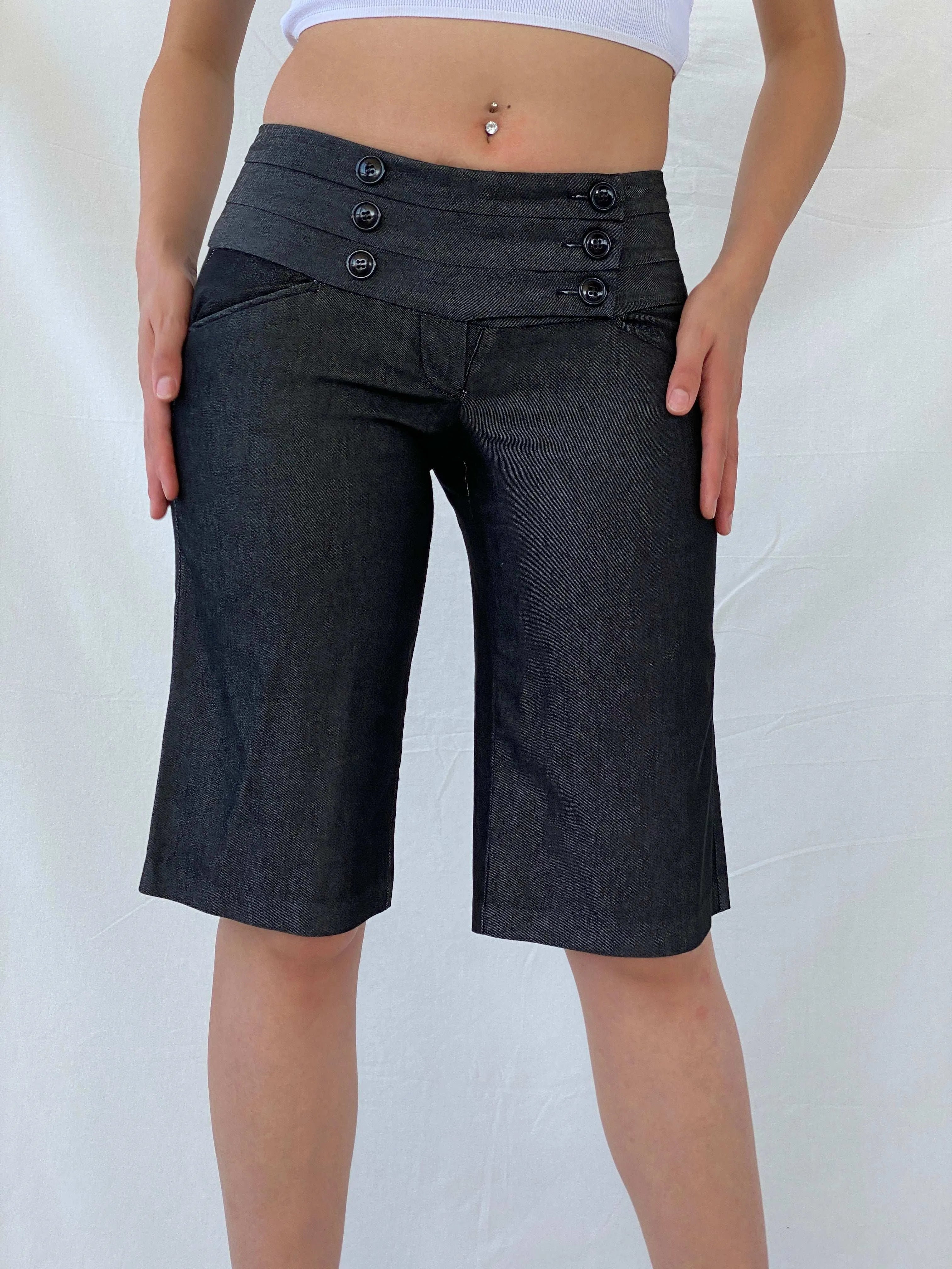 Charlotte Russe Knee Length Mid Rise Dark Denim Capri Shorts - M - Balagan Vintage Shorts 00s, 90s, Bermuda Shorts, Mira, Office core, shorts, striped, winter