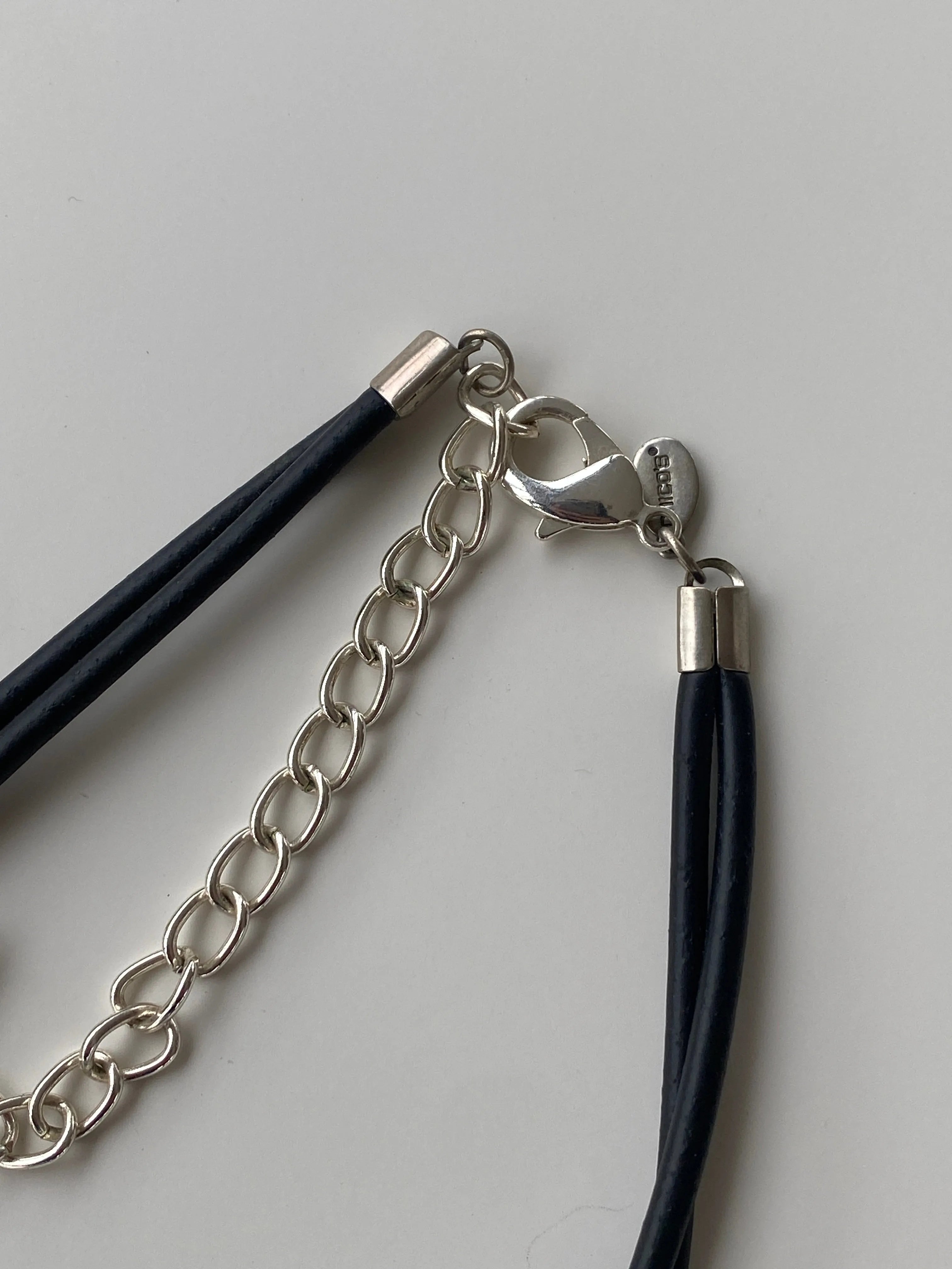 Chico’s Silver Toned Rings Pendant Leather Chocker Necklace - Balagan Vintage Necklace 00s, Necklace