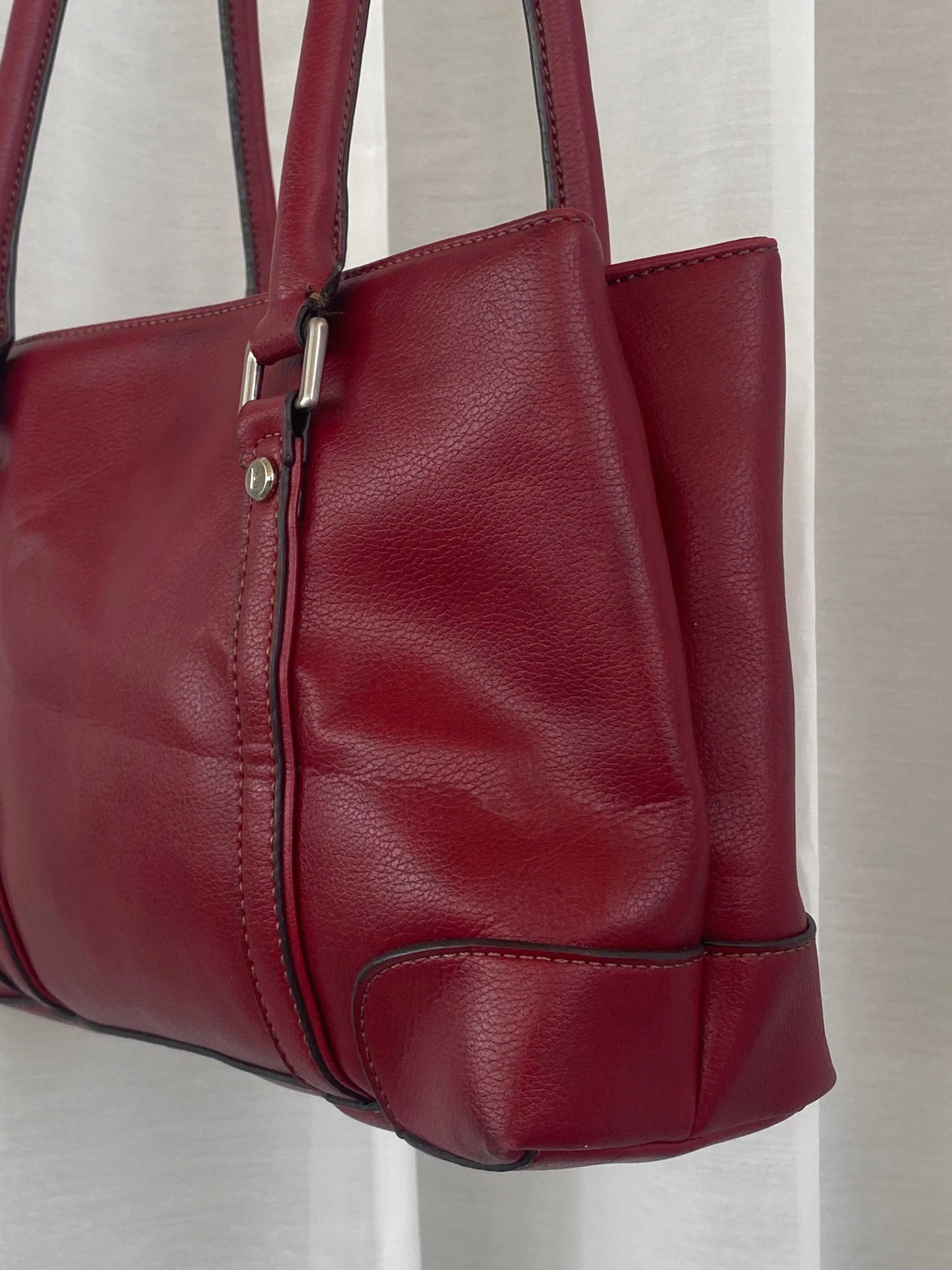 Gorgeous Liz Claiborne Purse Women’s Red Shoulder Bag - Balagan Vintage Handbags 00s, 90s, bag, red leather, shoulder bag, Y2K