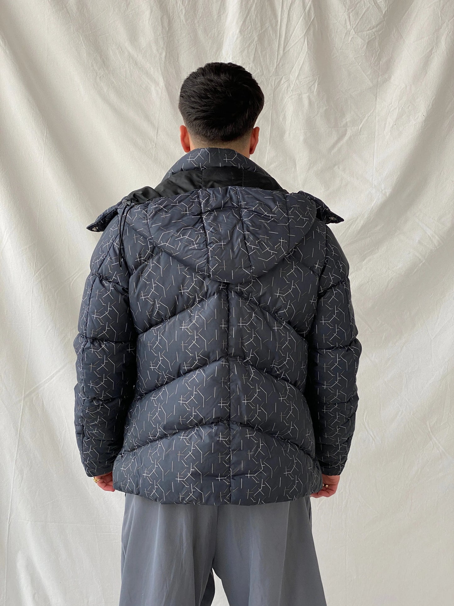 Nike Men’s Dark Grey Silver Lines Hooded Puffer Jacket - L - Balagan Vintage Jacket consignment, Hamza, jacket, Joe, Nike, puffer jacket