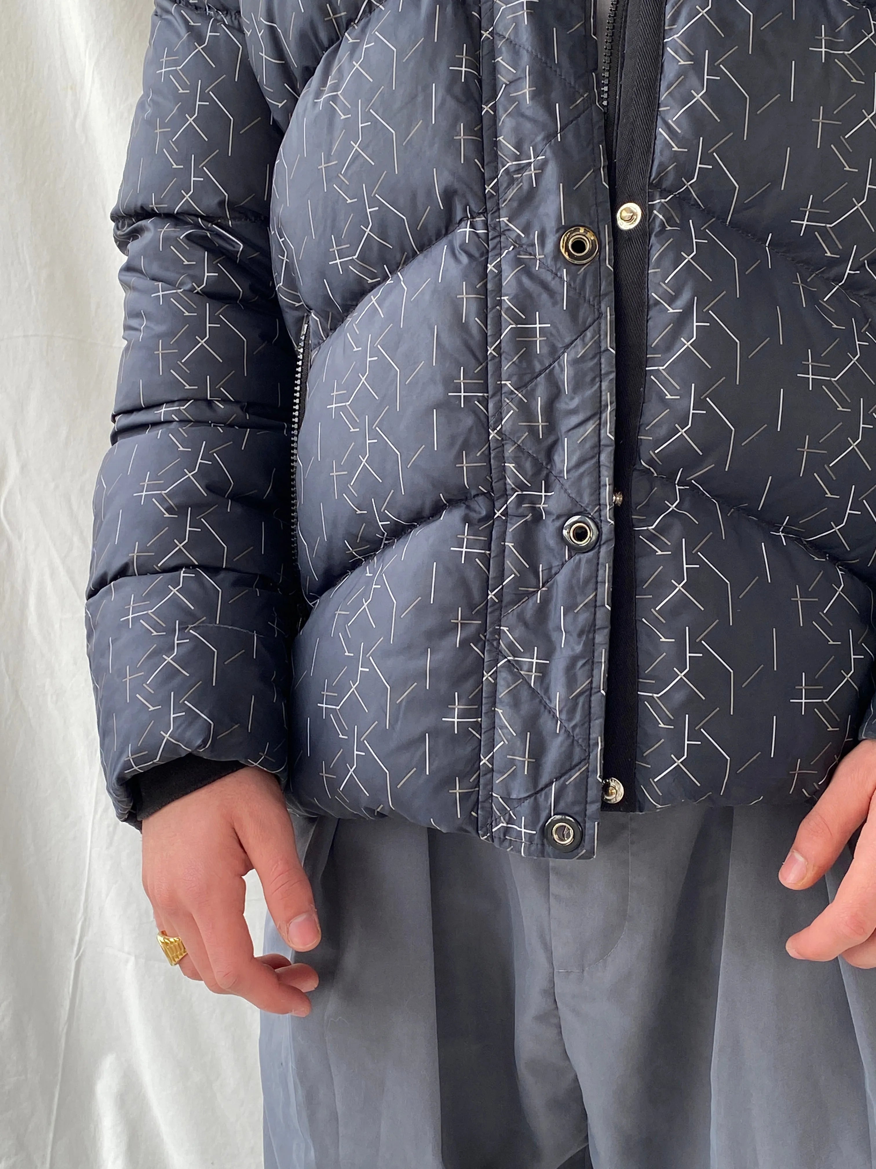 Nike Men’s Dark Grey Silver Lines Hooded Puffer Jacket - L - Balagan Vintage Jacket consignment, Hamza, jacket, Joe, Nike, puffer jacket