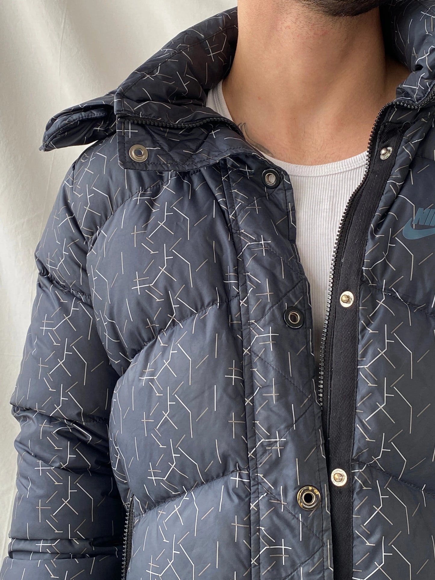 Nike Men’s Dark Grey Silver Lines Hooded Puffer Jacket - L - Balagan Vintage Jacket consignment, Hamza, jacket, Joe, Nike, puffer jacket