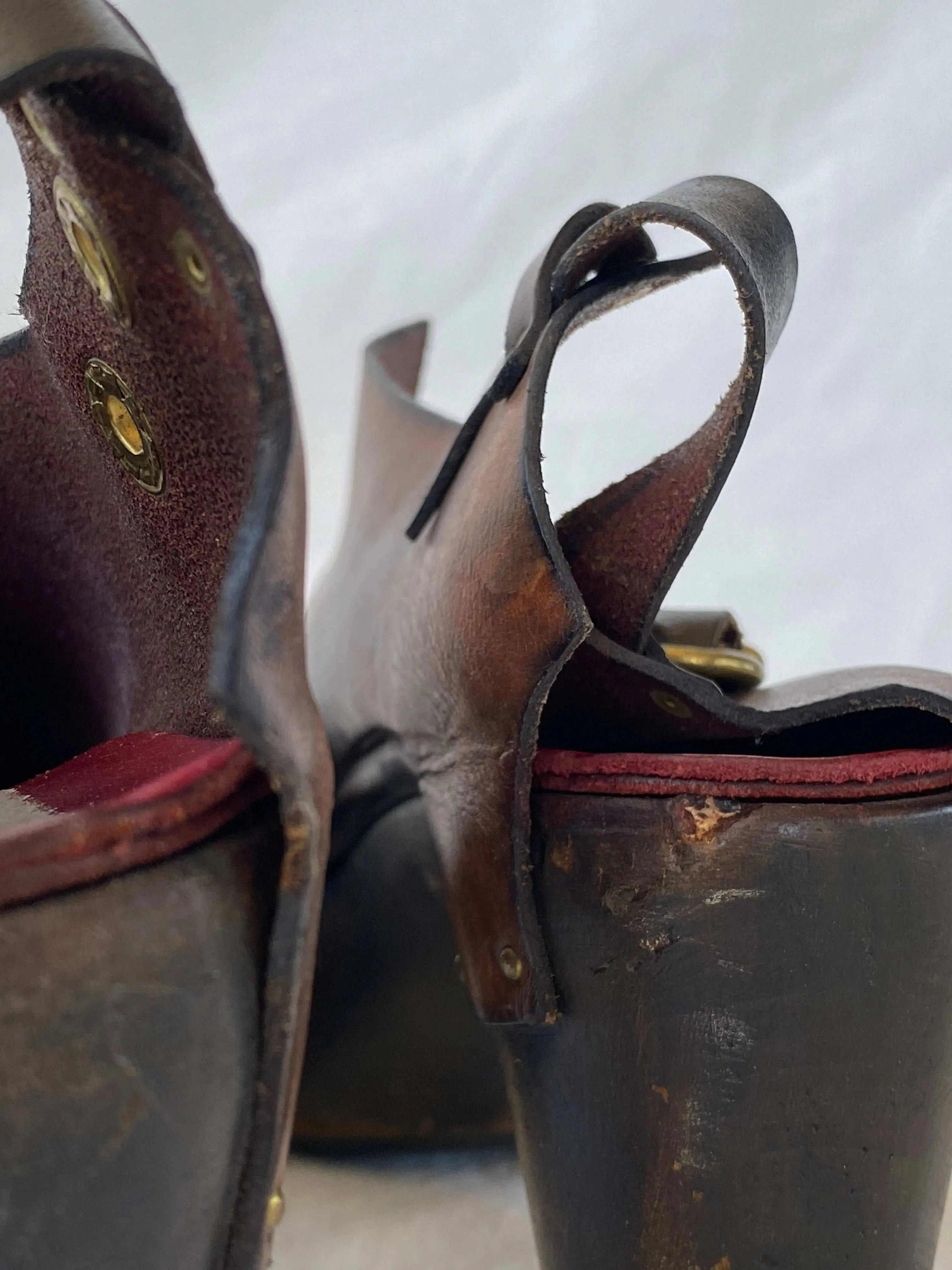 Statement Vintage Muňoz Vrandecic Mapuche Wood Platform Brown Leather Clogs - Balagan Vintage Sandals 00s, 90s, Boots, cowboy boots, Deals