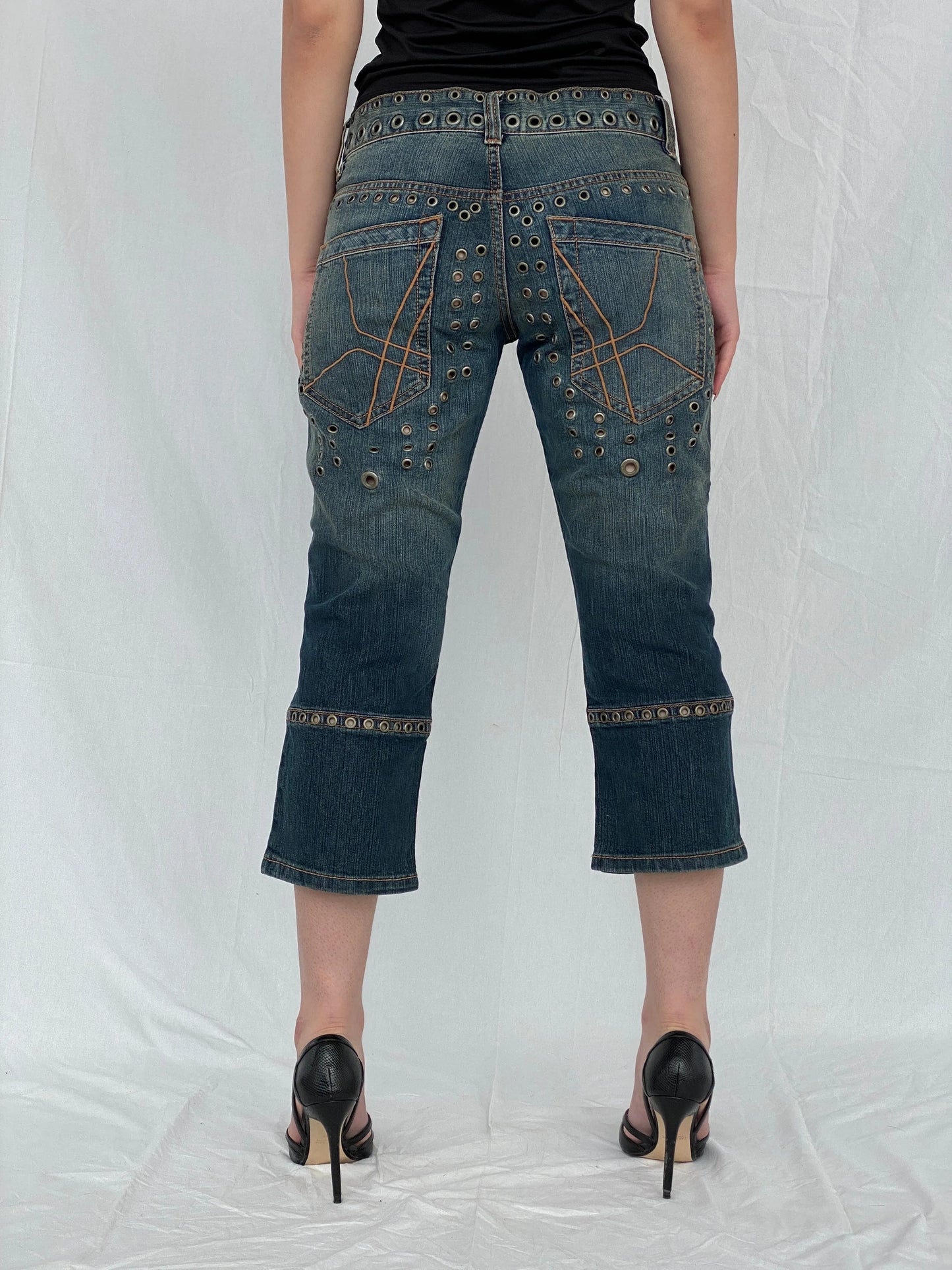Toy G. Pinko Capri Perforated studded Jeans - 40 EUR - Balagan Vintage Jeans 00s, 90s, Ayah, Capris, denim, jeans