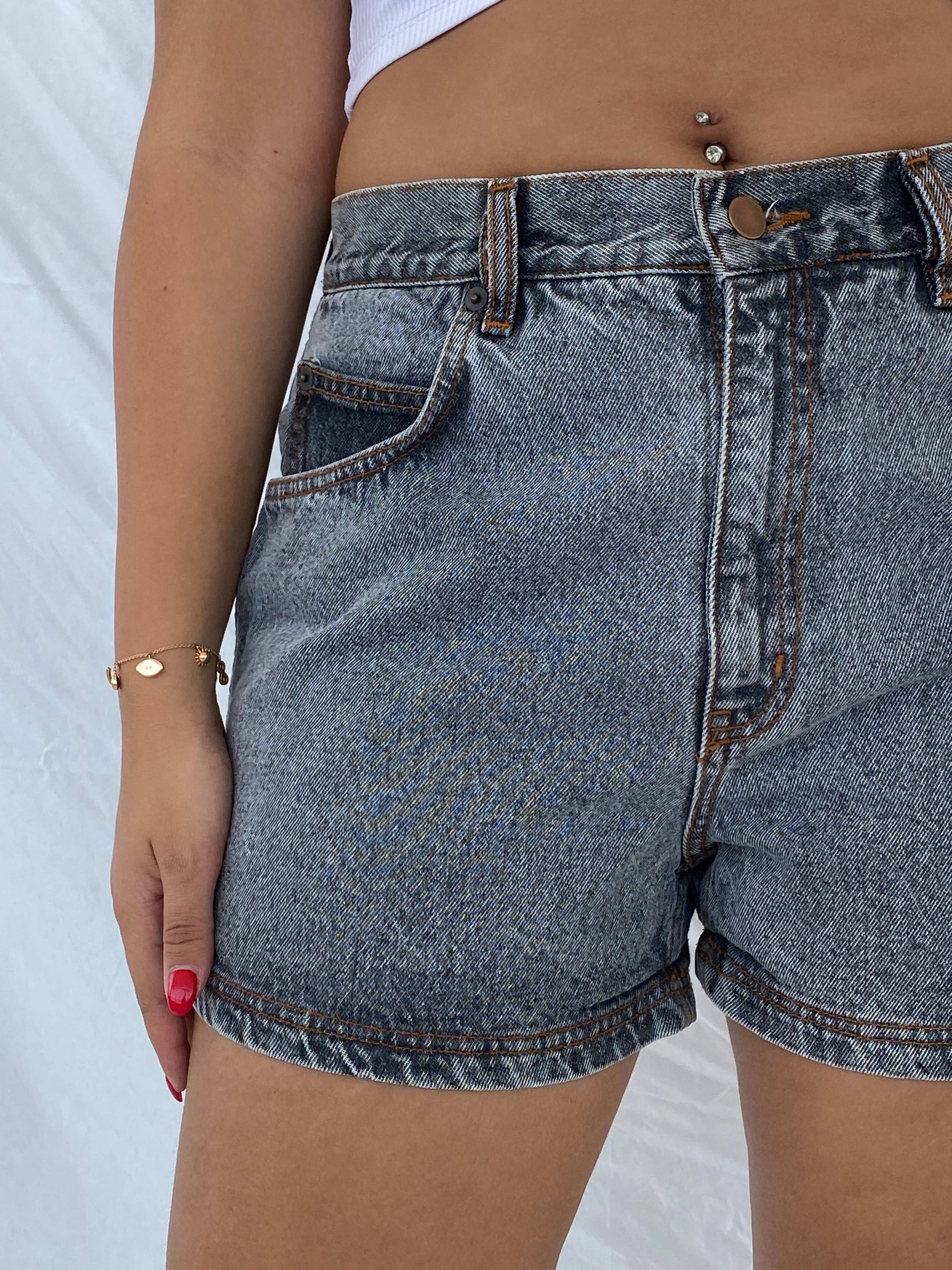 Vintage 90s Arizona Washed Two-Toned Denim Shorts - L - Balagan Vintage Shorts 00s, 90s, denim, Dina, shorts, vintage shorts