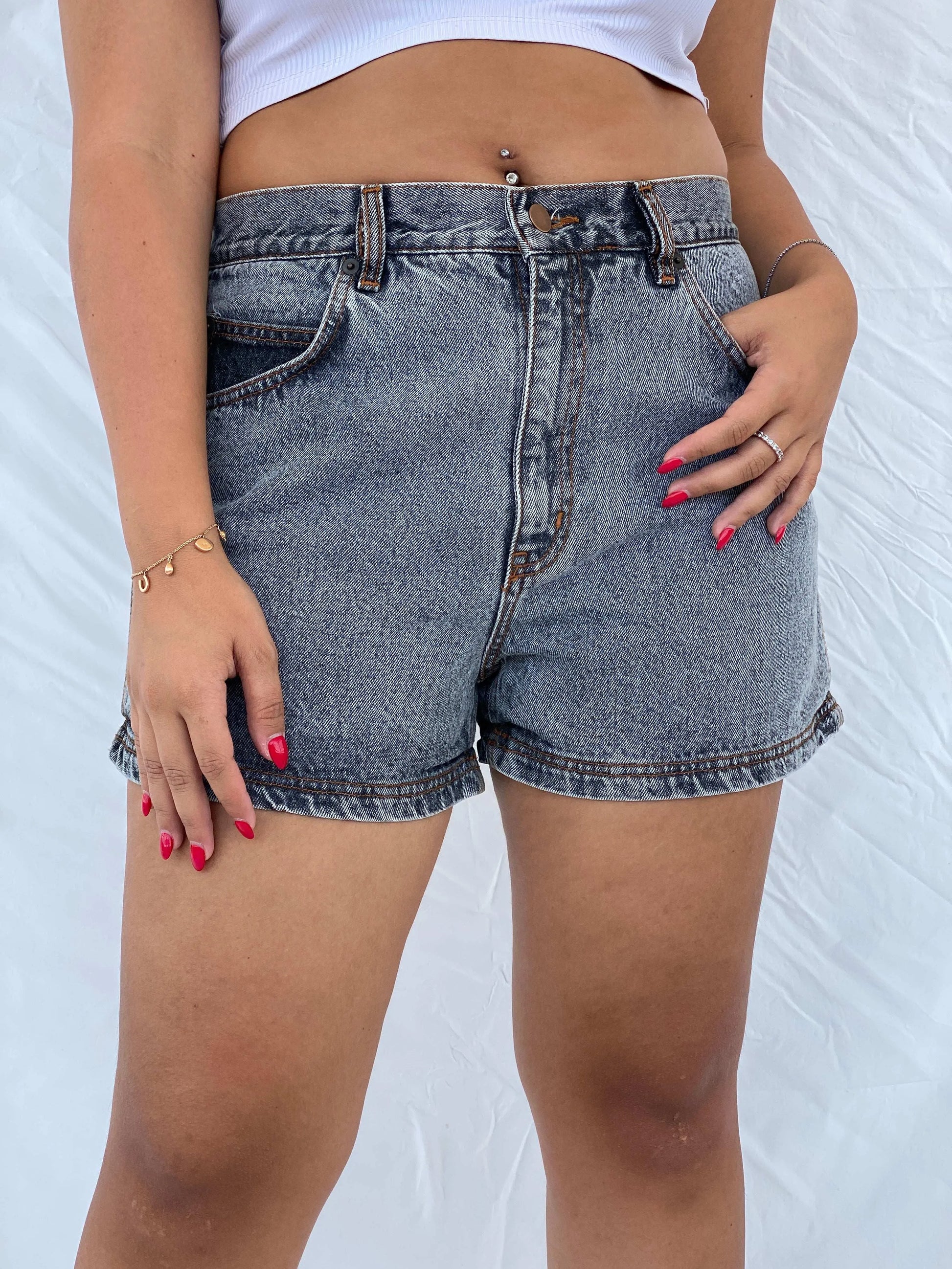 Vintage 90s Arizona Washed Two-Toned Denim Shorts - L - Balagan Vintage Shorts 00s, 90s, denim, Dina, shorts, vintage shorts