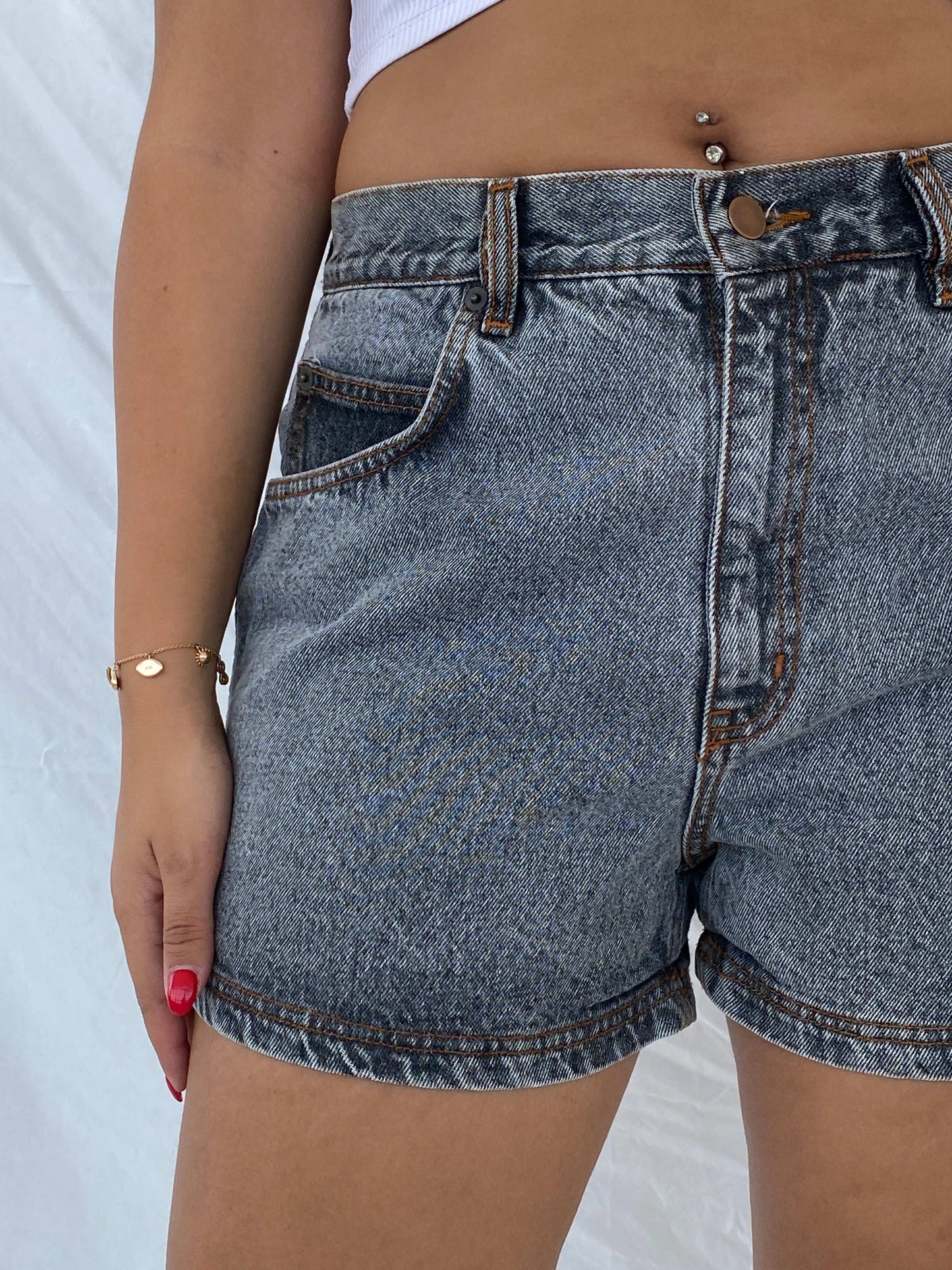 Vintage 90s Arizona Washed Two-Toned Denim Shorts - L - Balagan Vintage Shorts 00s, 90s, denim, Dina, shorts, vintage shorts