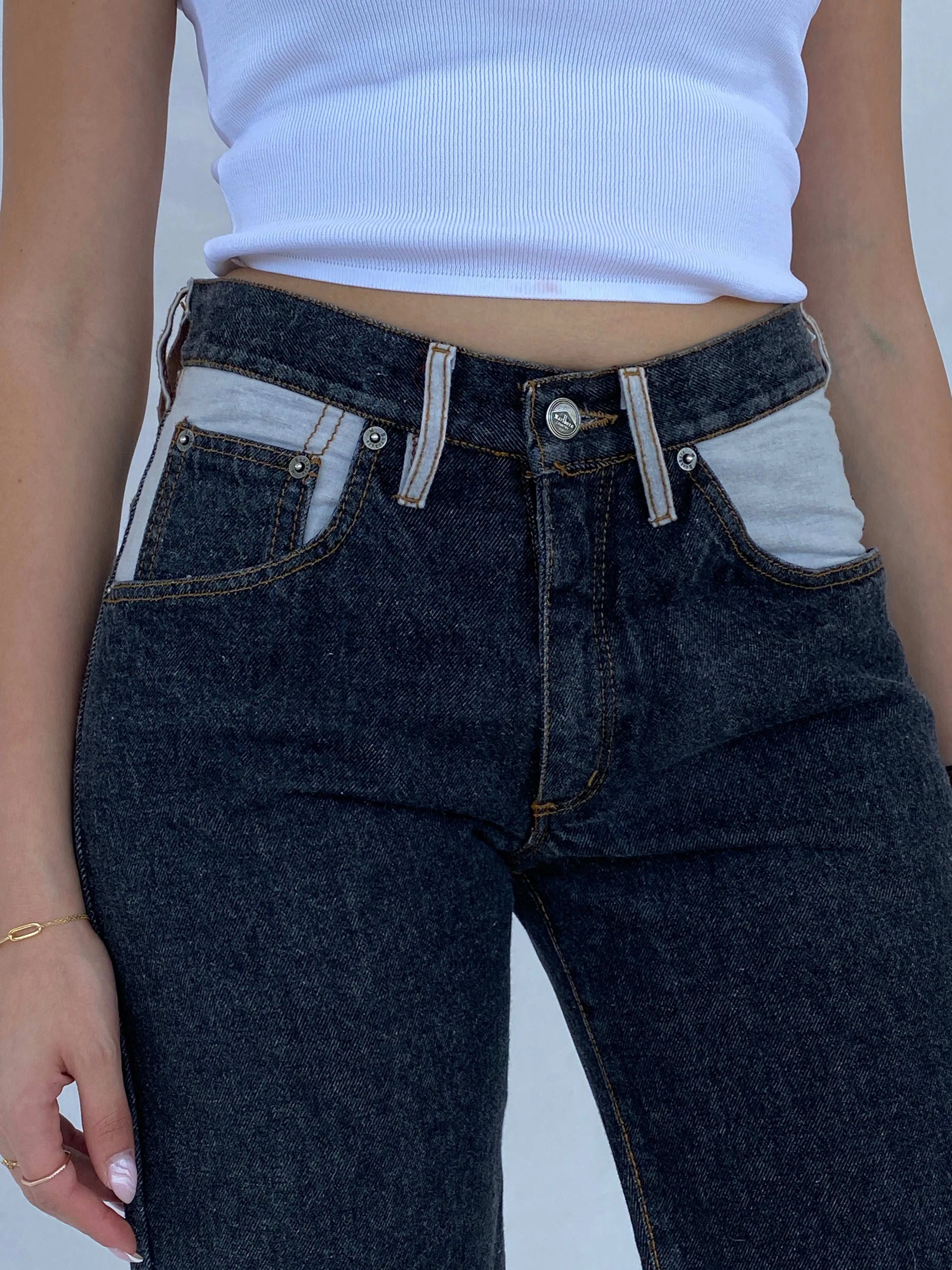 Vintage 90s Marlboro Jeans Reworked Jorts - Balagan Vintage Shorts 90s, Juana, Marlboro classics, shorts, vintage shorts