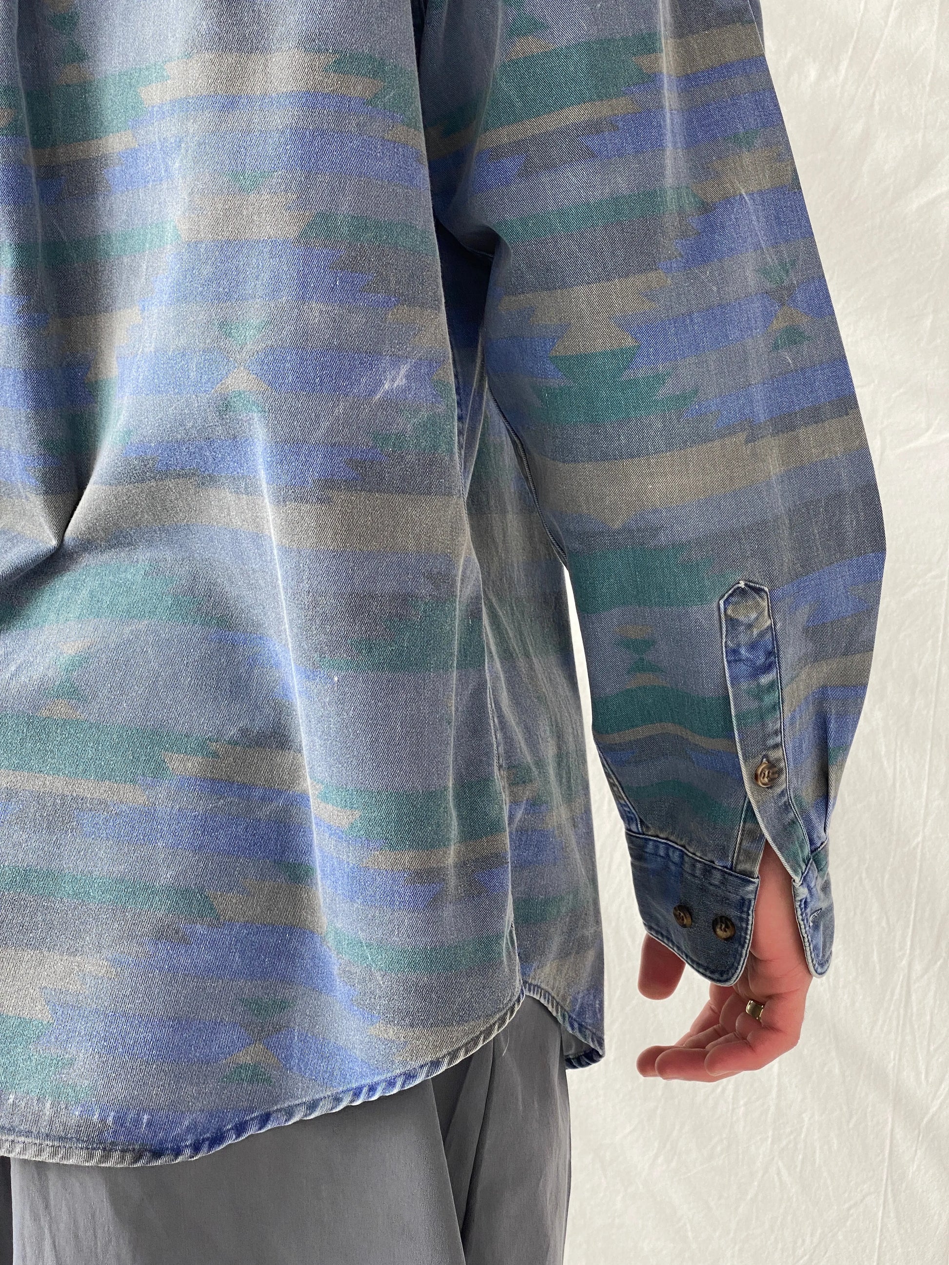 Vintage 90s Woolrich Men’s Long Sleeve Blue Cotton Button Down Shirt - L - Balagan Vintage Full Sleeve Shirt cotton shirt, cowboy, full sleeve shirt, Hamza, printed shirt, shirt