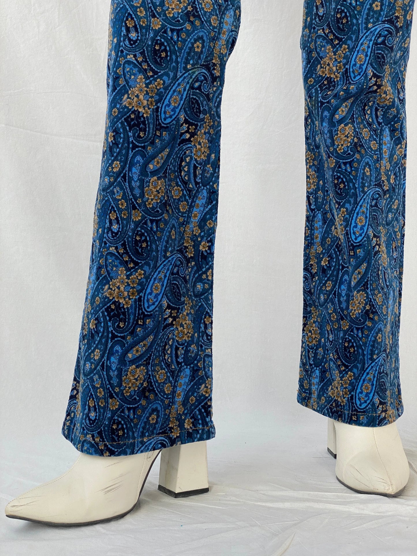 Vintage AR Ace Ross Studios Paisley Print Navy Corduroy Mid-Rise Pants - 36EUR - Balagan Vintage Corduroy Pants 00s, corduroy, corduroy pants, Fatima, floral, floral embroidery, winter