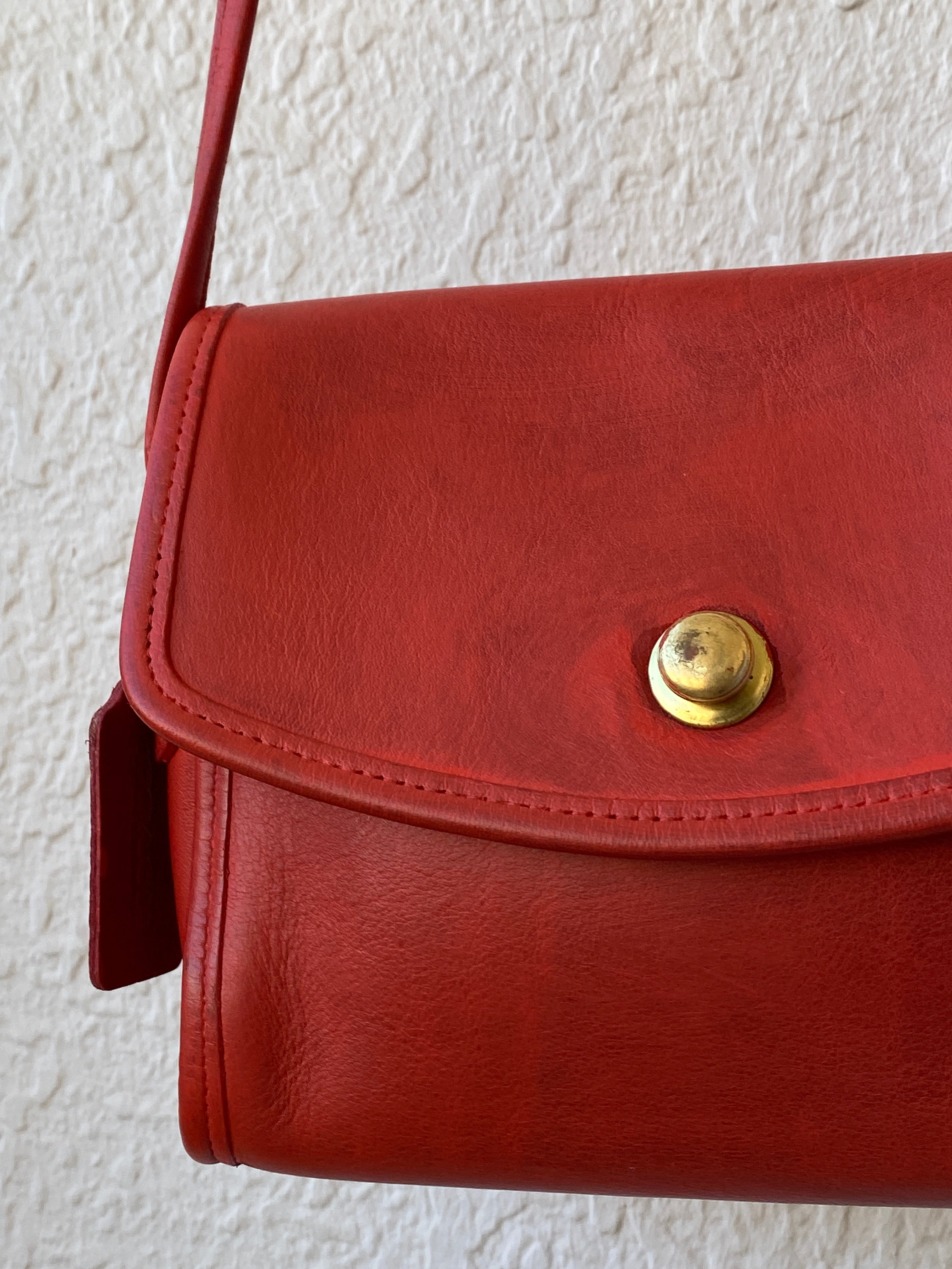Vintage Classic Coach Chrystie Flap Red Leather Cross Body Bag - Balagan Vintage Cross Body Bag 00s, 90s, bag, consignment, NEW IN, Rand, shoulder bag, summer, Y2K