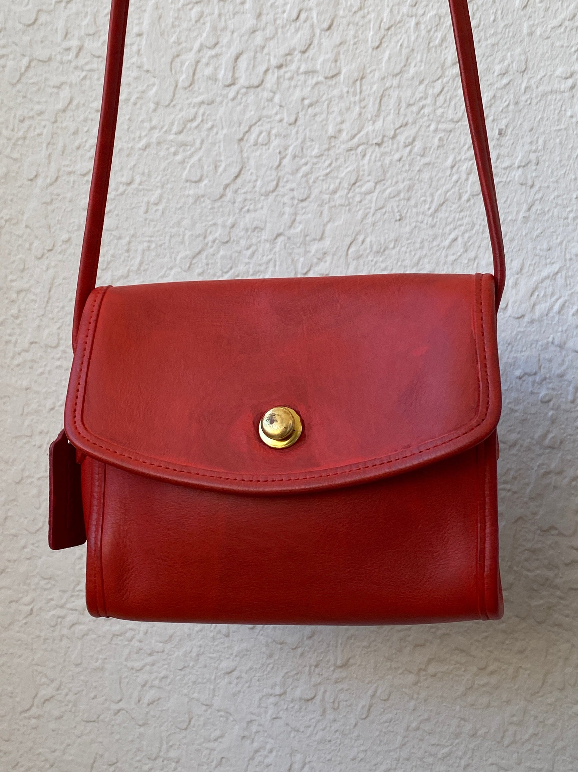Vintage Classic Coach Chrystie Flap Red Leather Cross Body Bag - Balagan Vintage Cross Body Bag 00s, 90s, bag, consignment, NEW IN, Rand, shoulder bag, summer, Y2K