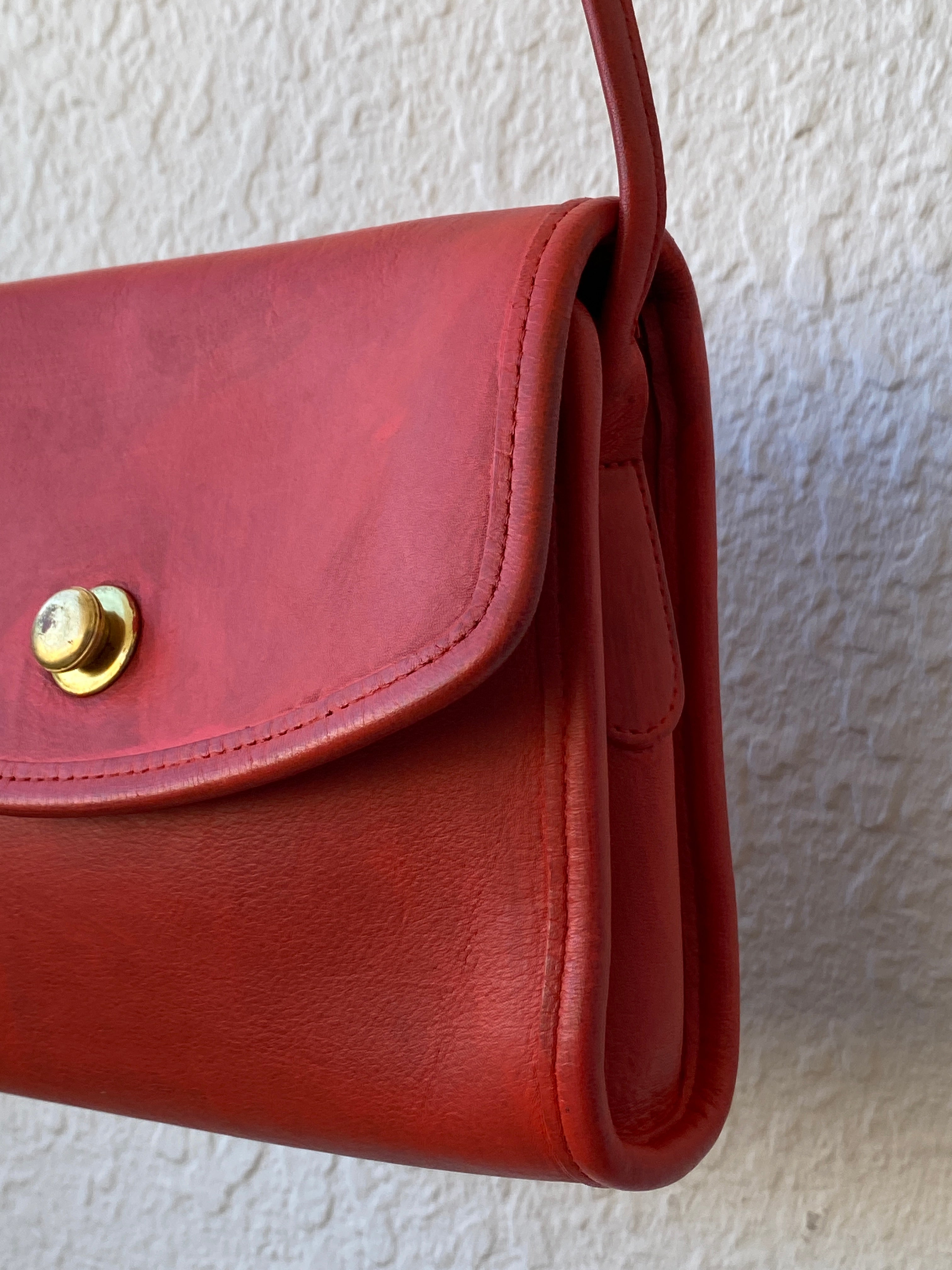 Vintage Classic Coach Chrystie Flap Red Leather Cross Body Bag - Balagan Vintage Cross Body Bag 00s, 90s, bag, consignment, NEW IN, Rand, shoulder bag, summer, Y2K