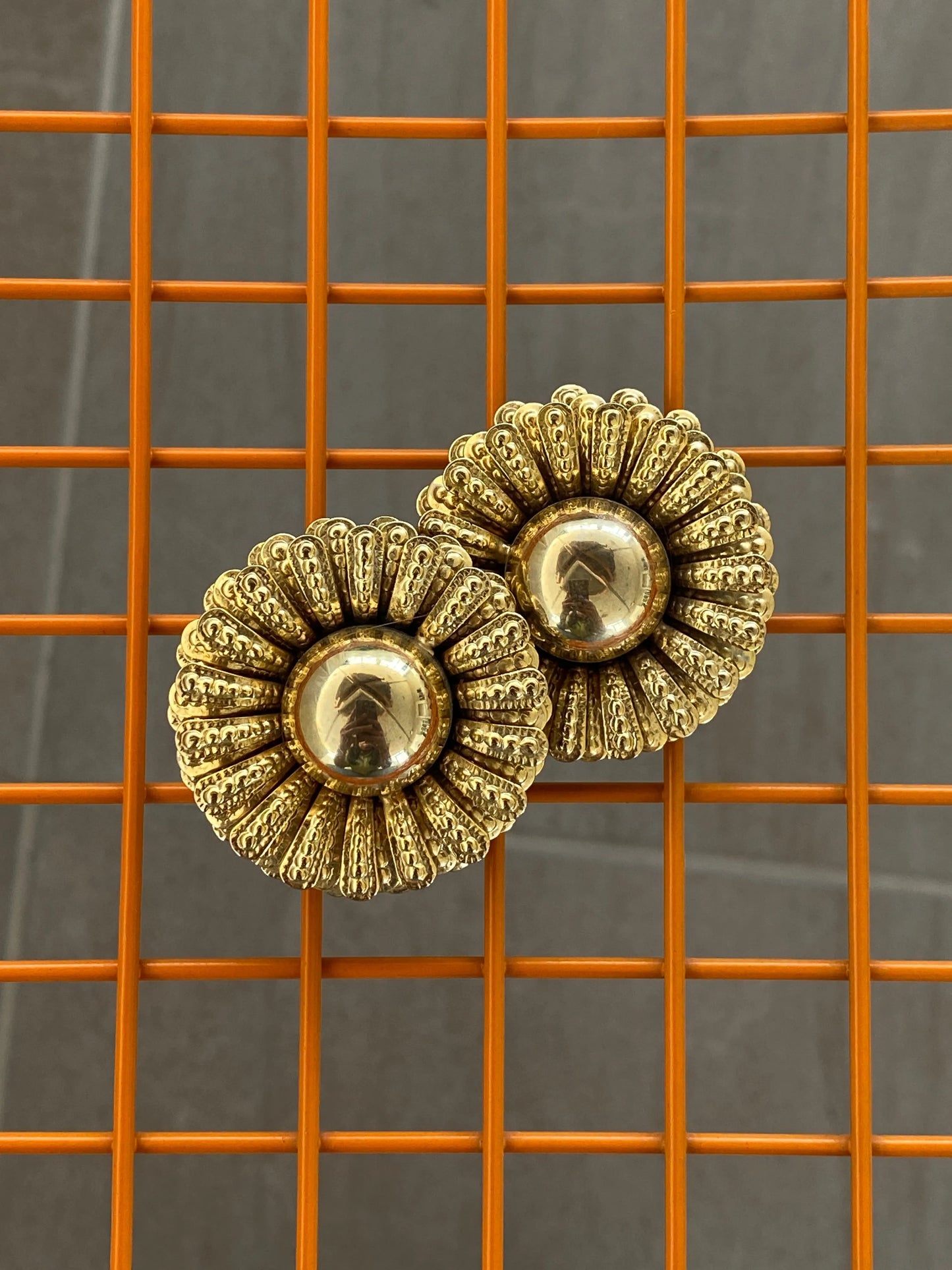 Vintage Flower Gold Clip Back Earrings - Balagan Vintage Earrings 90s, Earrings, floral