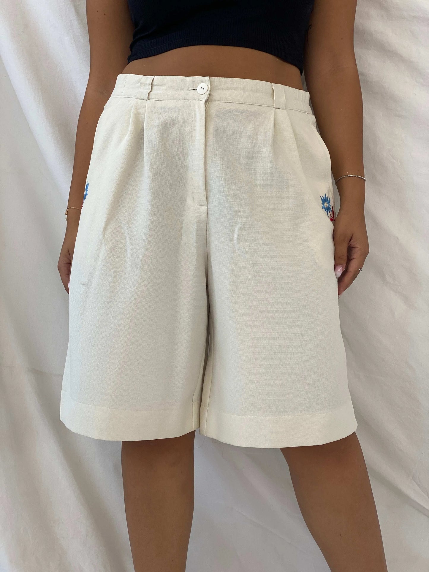 Vintage Lady Anne Loose Fit Walking Off-White Shorts - L - Balagan Vintage Shorts 00s, 90s, Dina, shorts