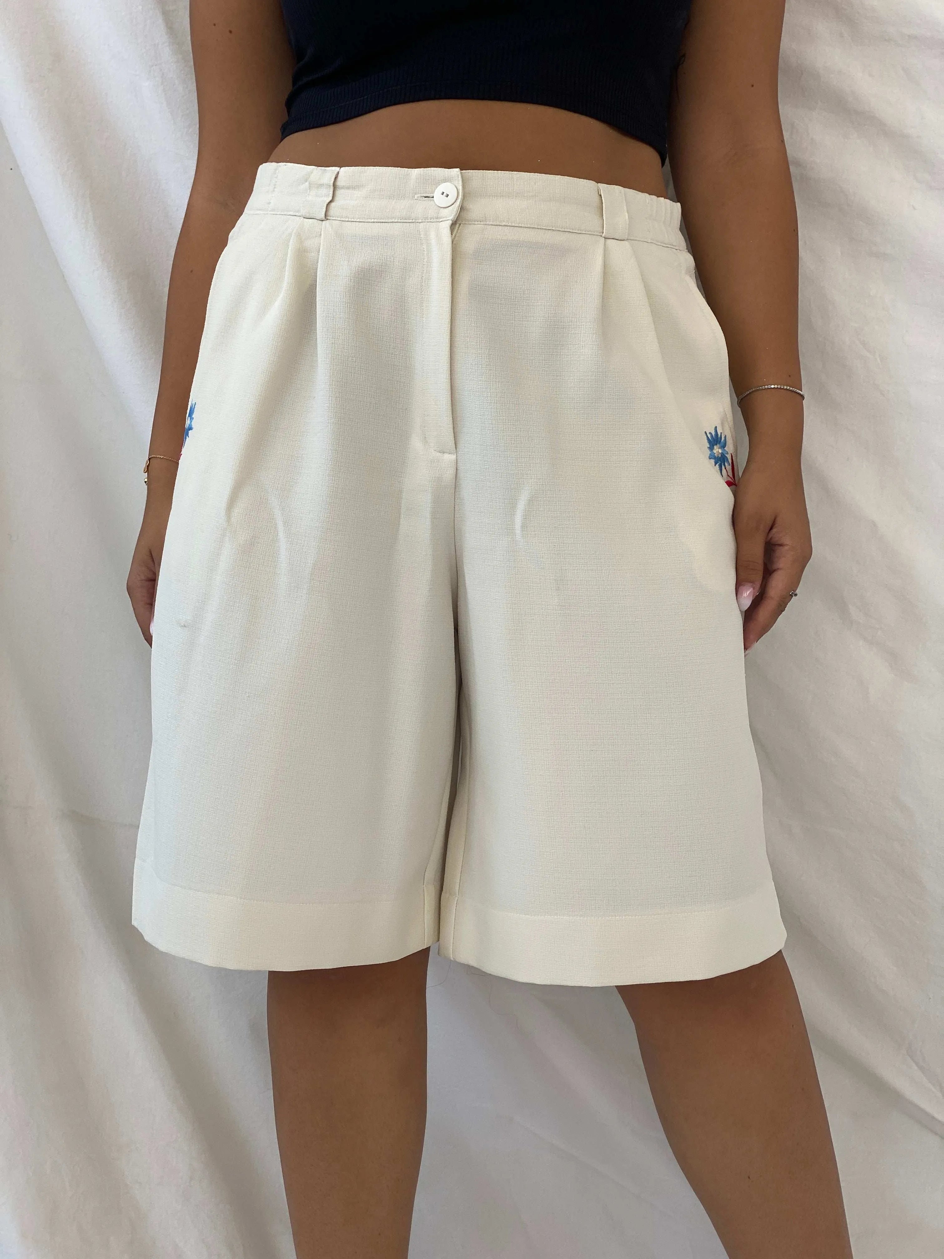 Vintage Lady Anne Loose Fit Walking Off-White Shorts - L - Balagan Vintage Shorts 00s, 90s, Dina, shorts