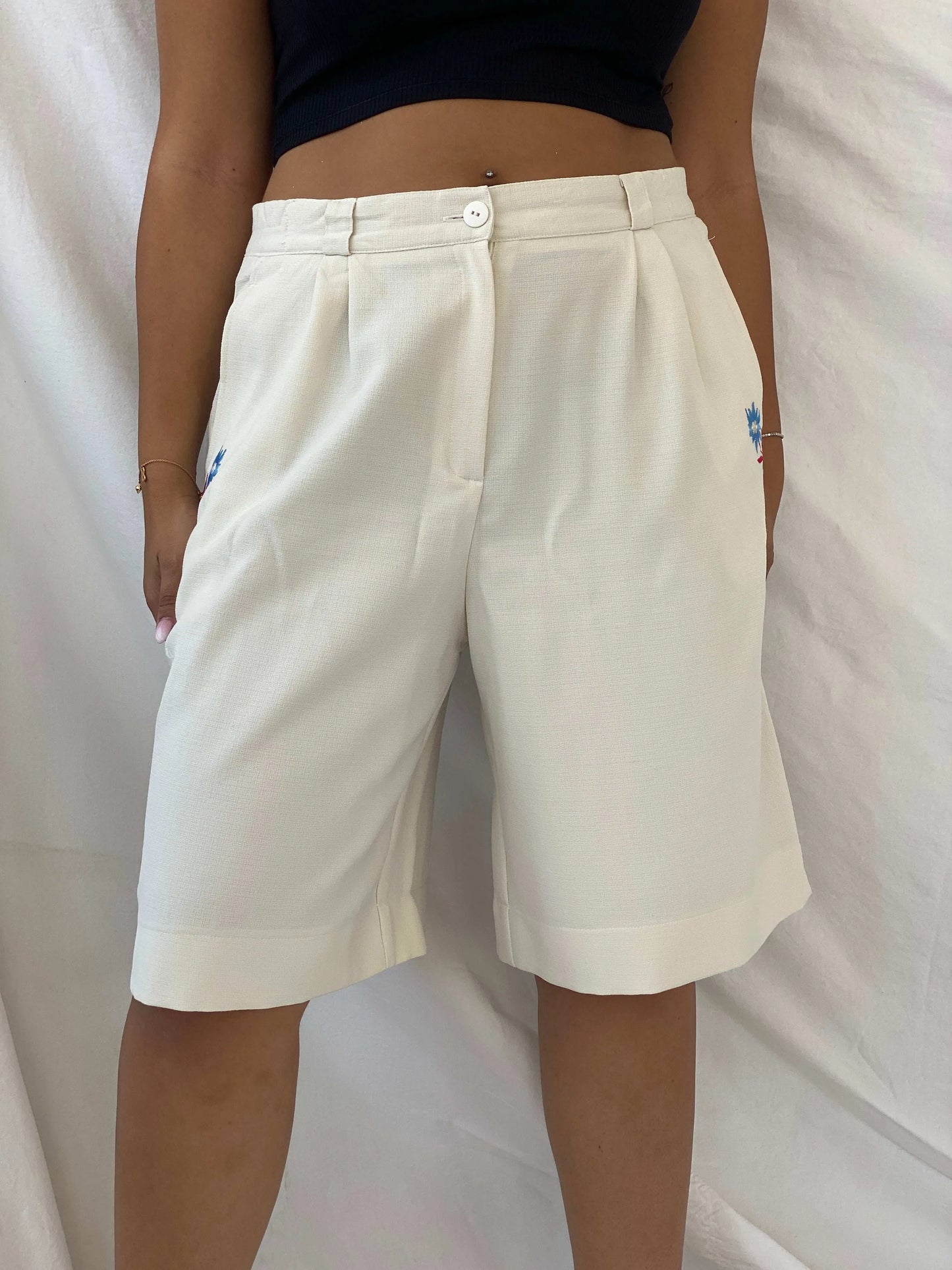 Vintage Lady Anne Loose Fit Walking Off-White Shorts - L - Balagan Vintage Shorts 00s, 90s, Dina, shorts