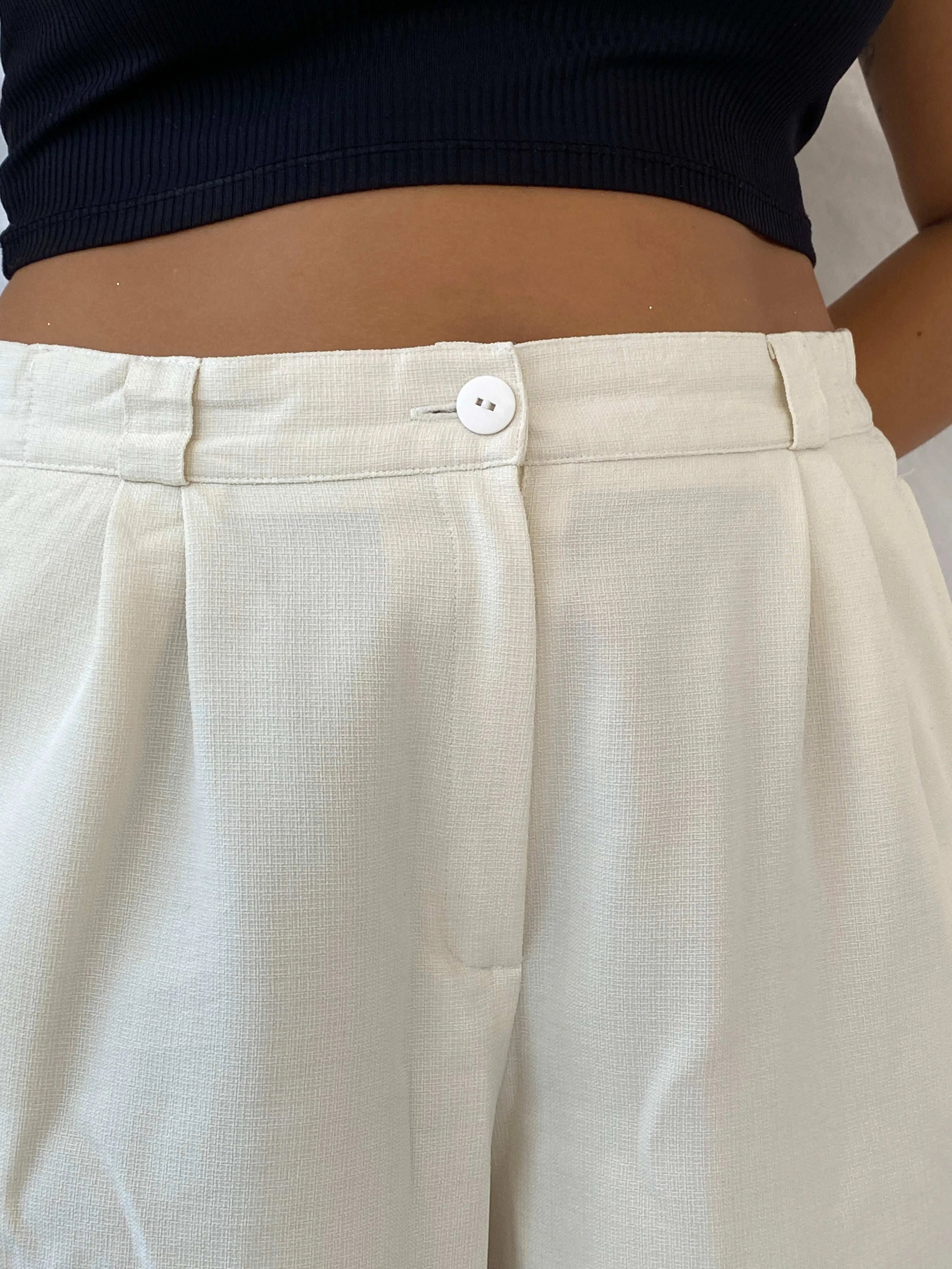 Vintage Lady Anne Loose Fit Walking Off-White Shorts - L - Balagan Vintage Shorts 00s, 90s, Dina, shorts