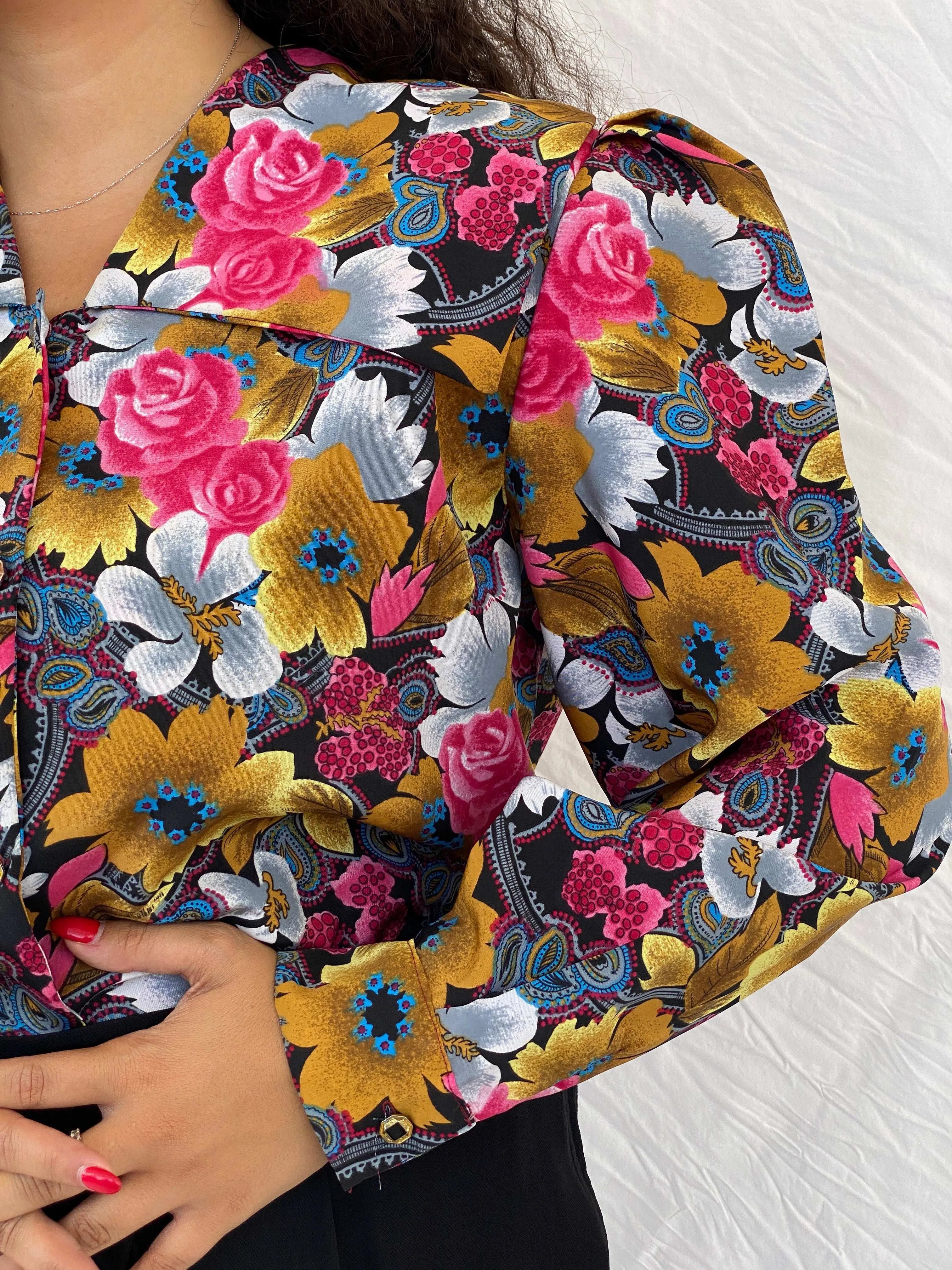 Vintage Lady M’adlen Confecciones Floral Puff-Sleeve Shirt - XL - Balagan Vintage Full Sleeve Shirt 00s, 90s, Cropped shirt, Dina, floral, floral shirt, shorts