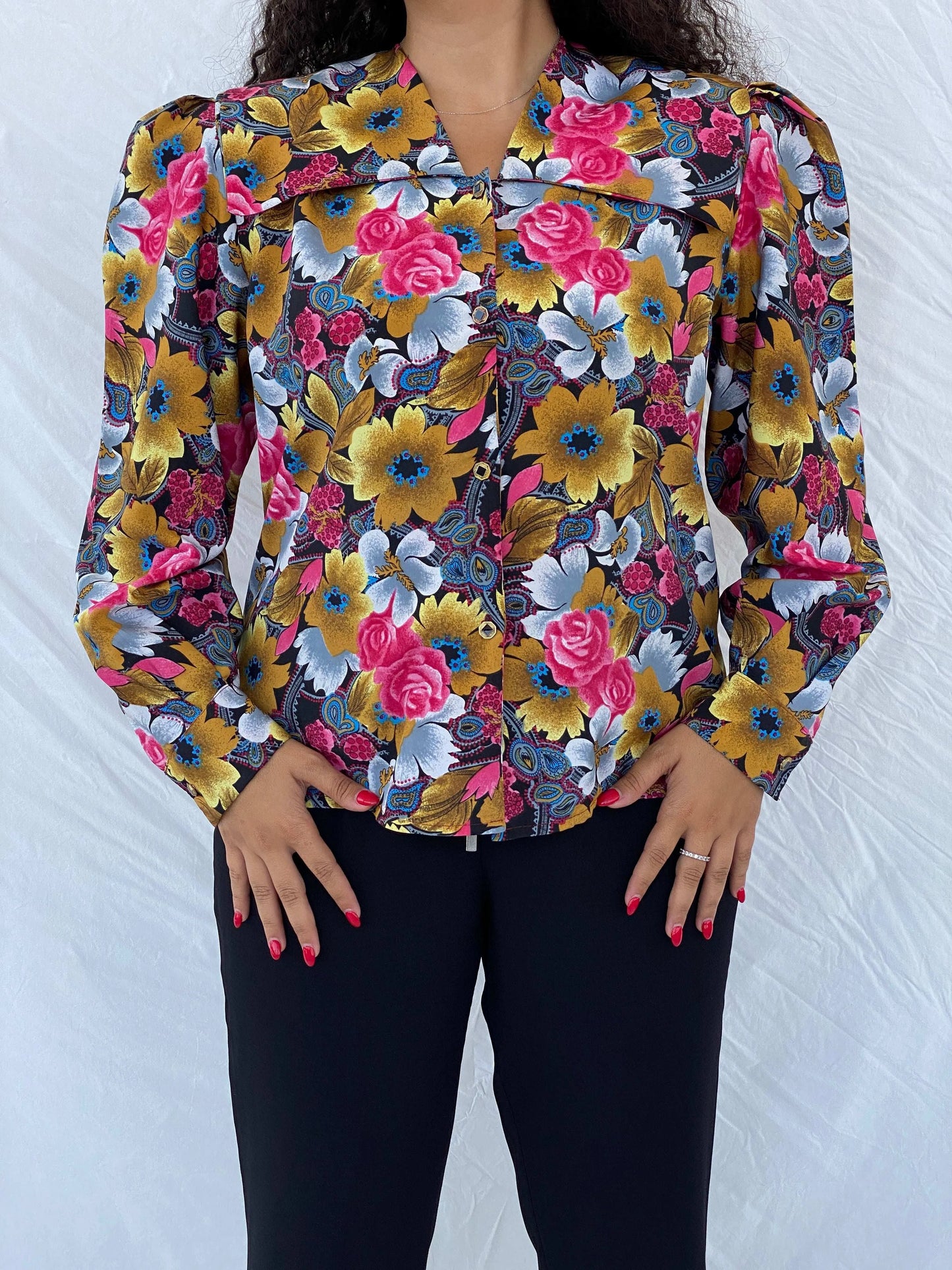 Vintage Lady M’adlen Confecciones Floral Puff-Sleeve Shirt - XL - Balagan Vintage Full Sleeve Shirt 00s, 90s, Cropped shirt, Dina, floral, floral shirt, shorts