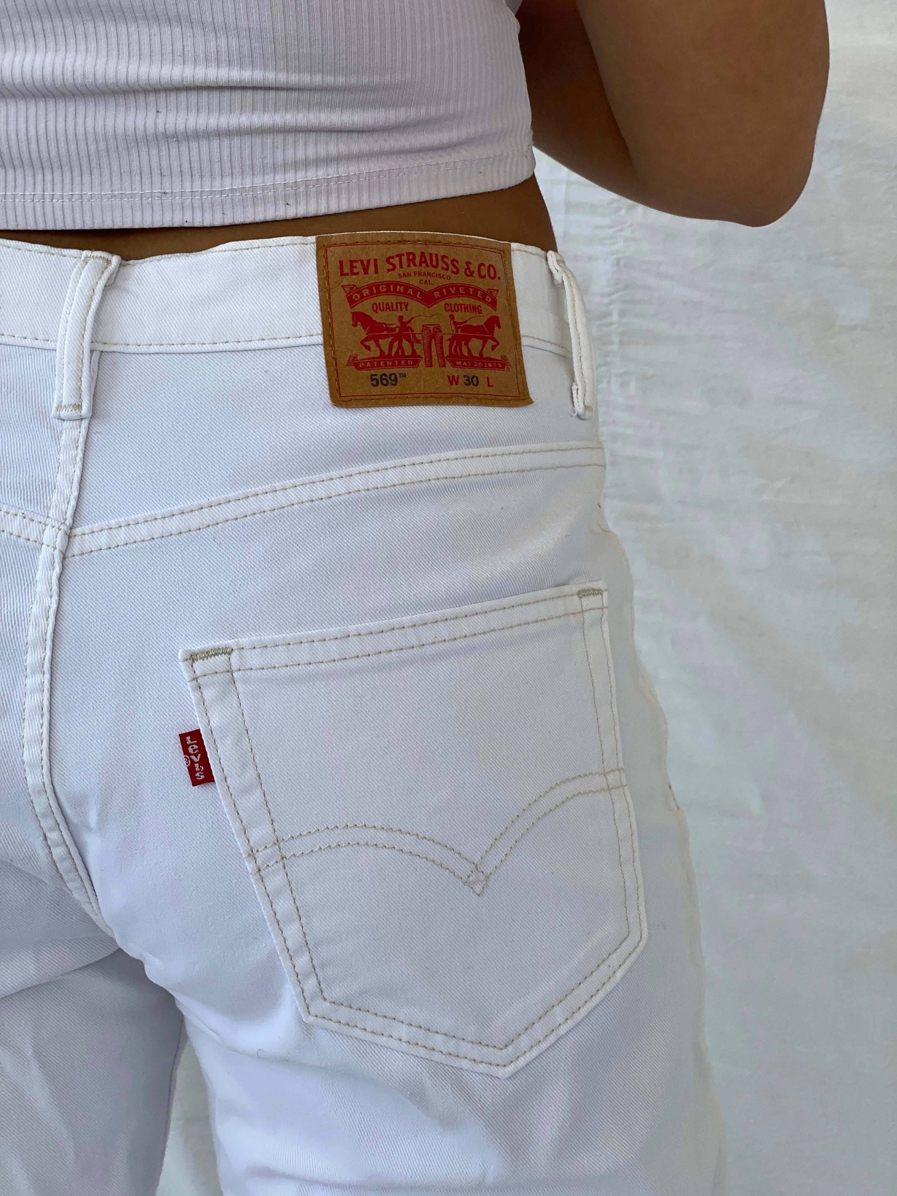 Vintage Levi’s 569 White Bermuda Jorts - W30 - Balagan Vintage Shorts 00s, 90s, denim, Dina, levis, levis jeans, shorts