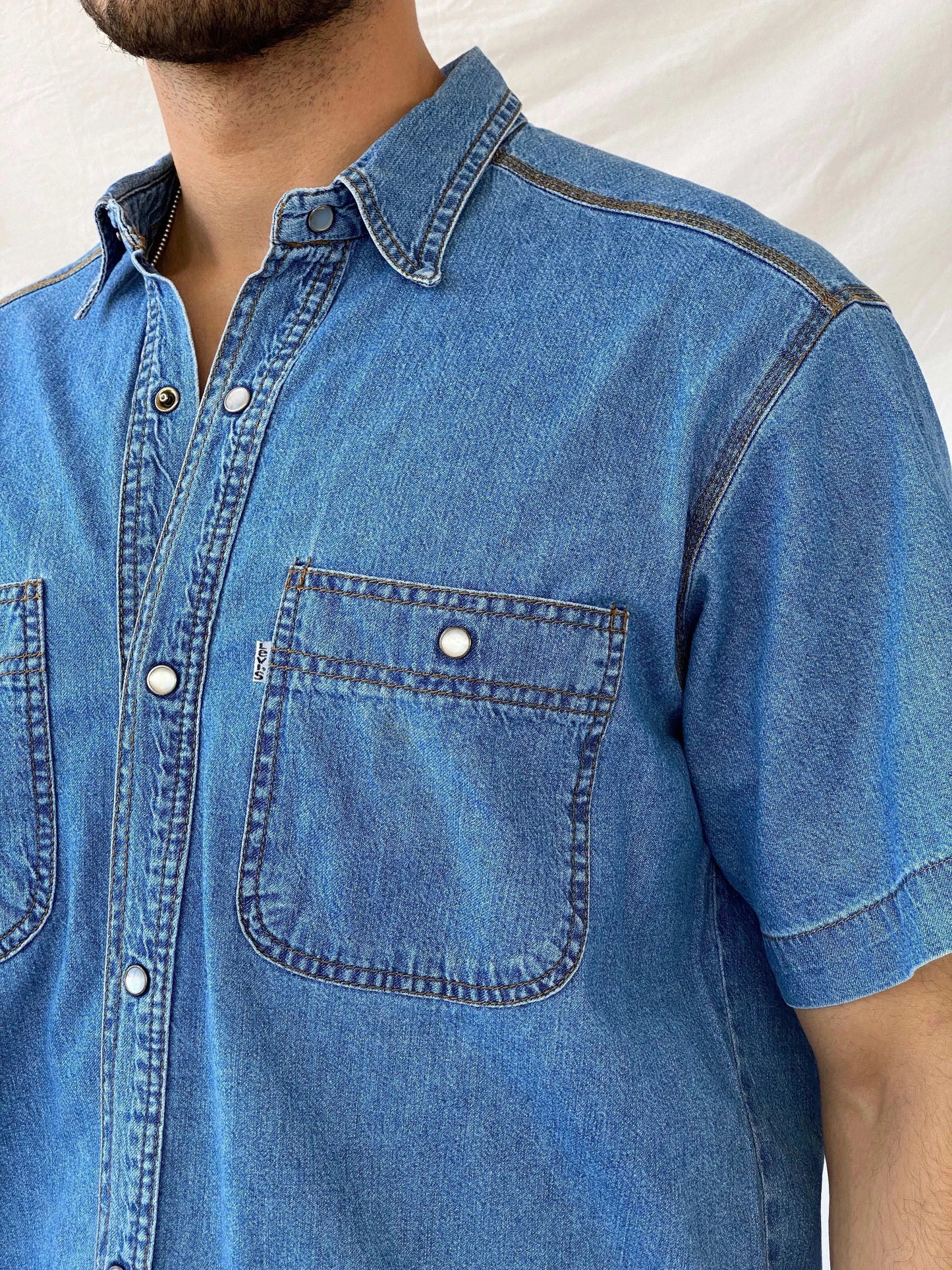 Vintage Levi's Half Sleeve Casual Denim Shirt - M - Balagan Vintage Half Sleeve Top 90s, half sleeve shirt, levis, mens shirt, printed shirt, Ramez
