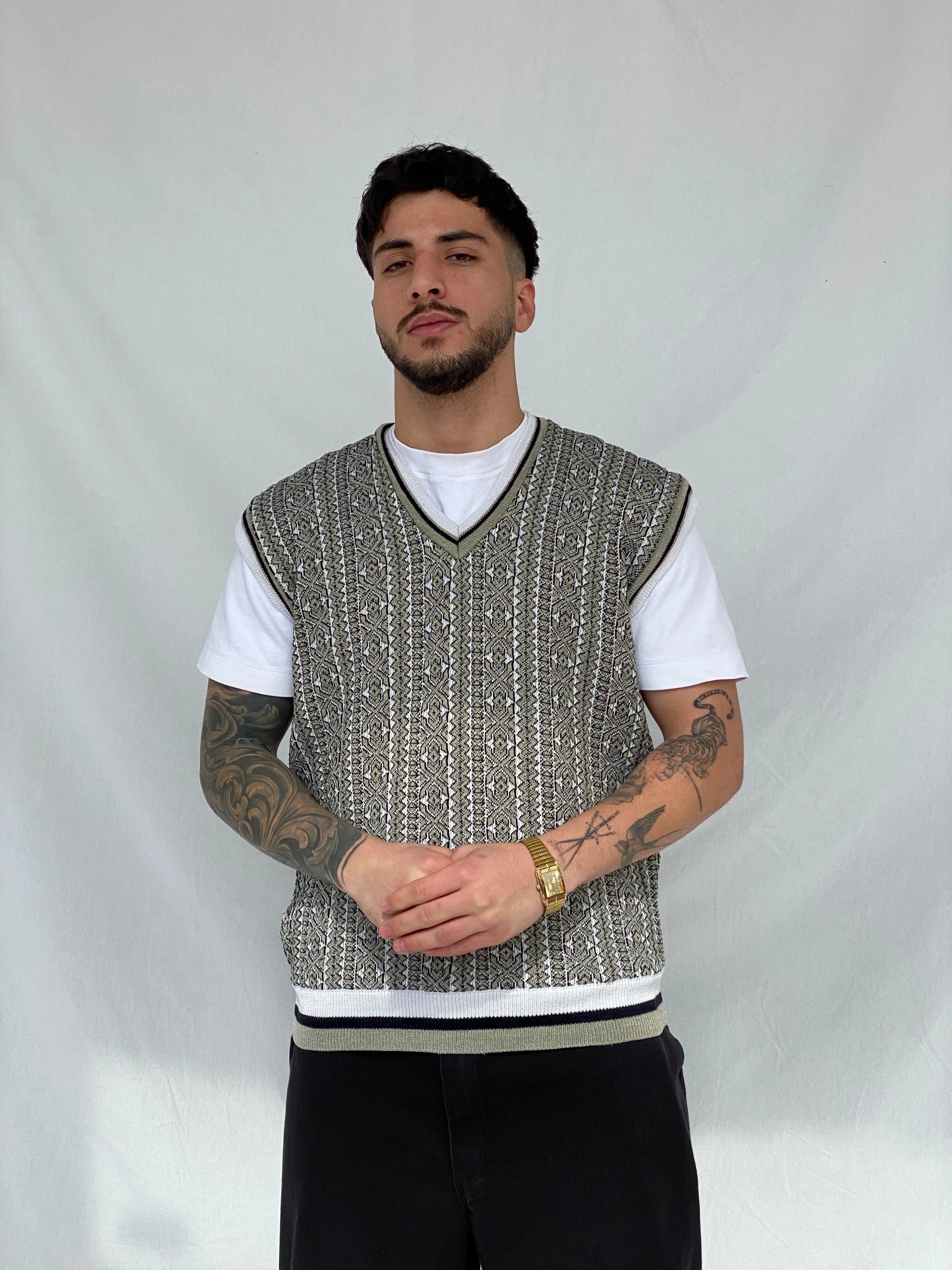 Vintage Men’s Casual V-Neck Patterned Striped Knitted Vest - M - Balagan Vintage Vest 90s, Hamza, men, streetwear, vest, vintage, winter