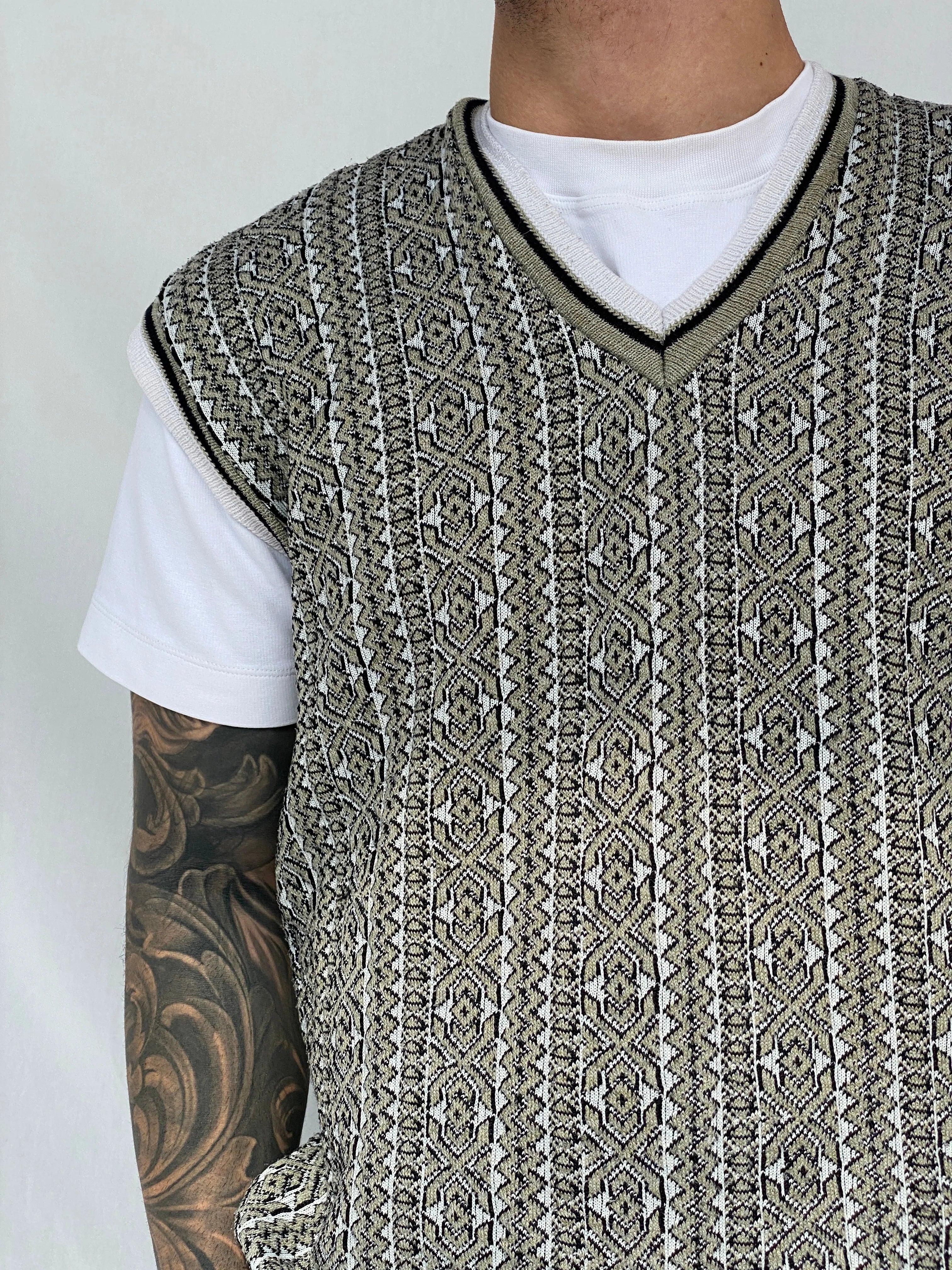 Vintage Men’s Casual V-Neck Patterned Striped Knitted Vest - M - Balagan Vintage Vest 90s, Hamza, men, streetwear, vest, vintage, winter
