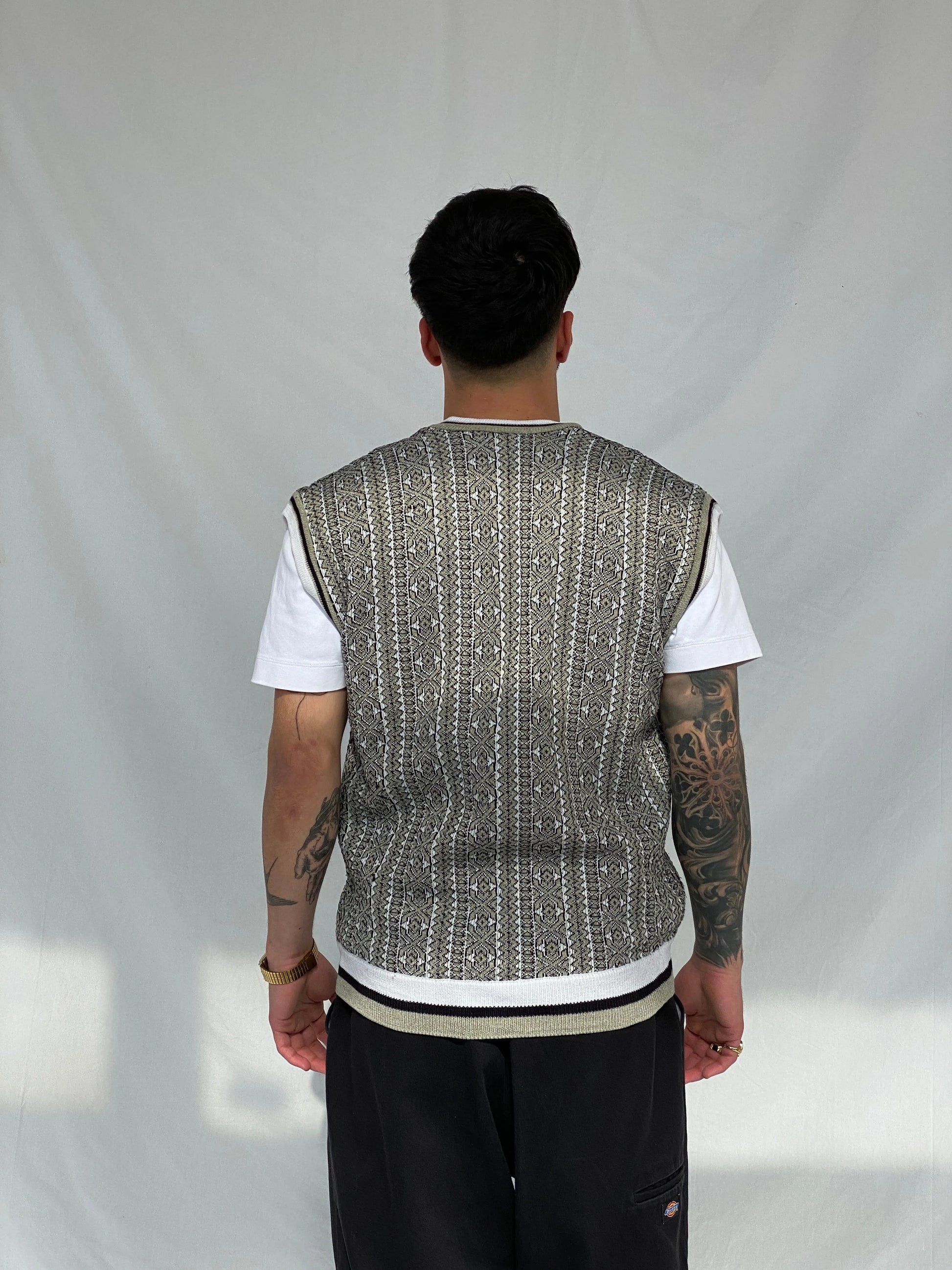 Vintage Men’s Casual V-Neck Patterned Striped Knitted Vest - M - Balagan Vintage Vest 90s, Hamza, men, streetwear, vest, vintage, winter