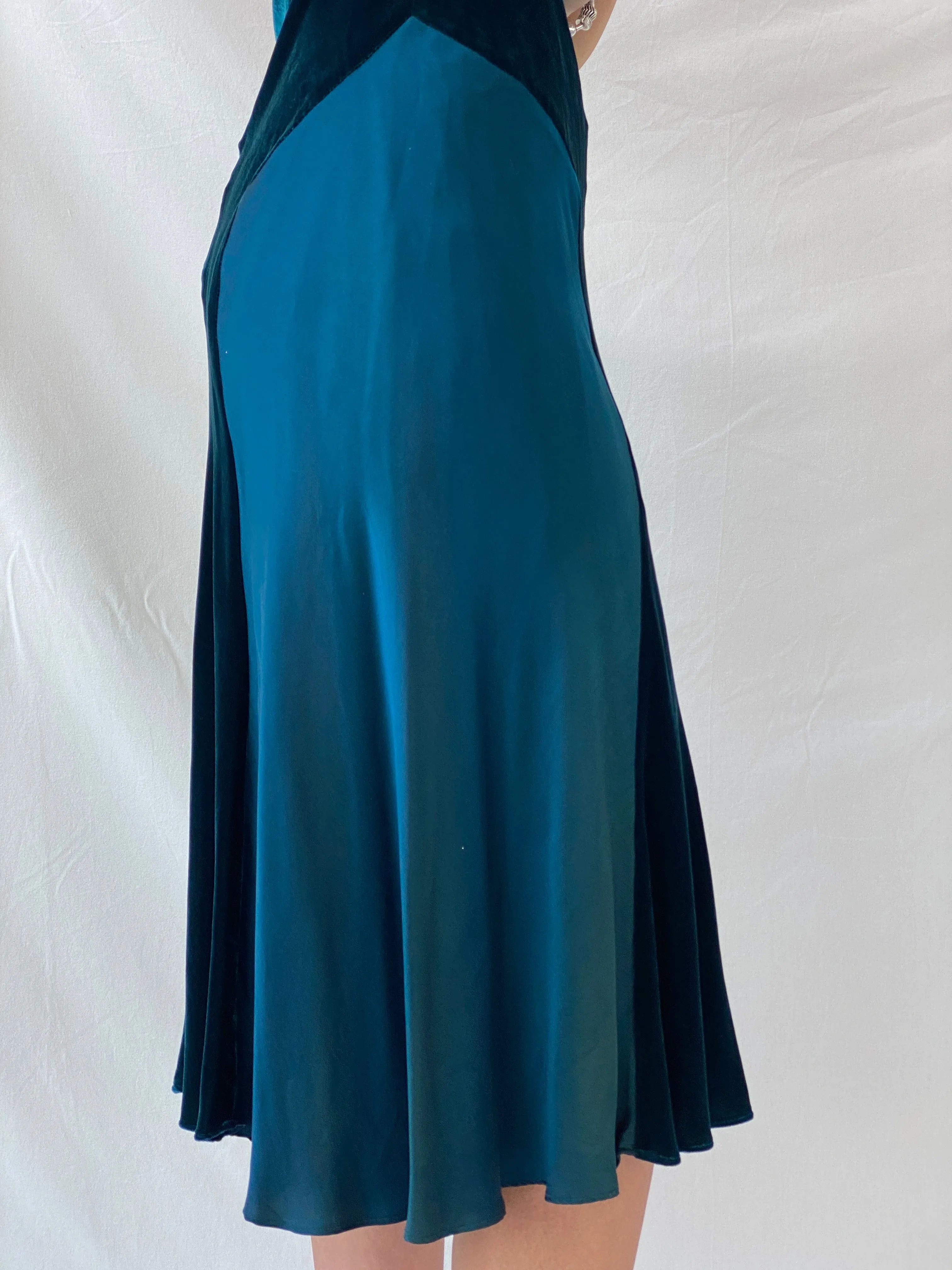 Vintage Phase Eight Green Silk Velvet Blend Midi Sleeveless Dress - M - Balagan Vintage Midi Dress 00s dress, dress, midi dress, Syntia, vintage dress, Wedding Guest