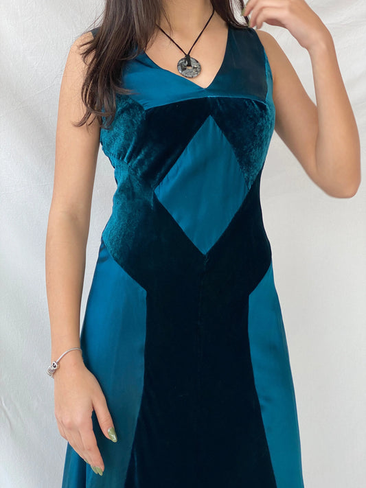 Vintage Phase Eight Green Silk Velvet Blend Midi Sleeveless Dress - M - Balagan Vintage Midi Dress 00s dress, dress, midi dress, Syntia, vintage dress, Wedding Guest