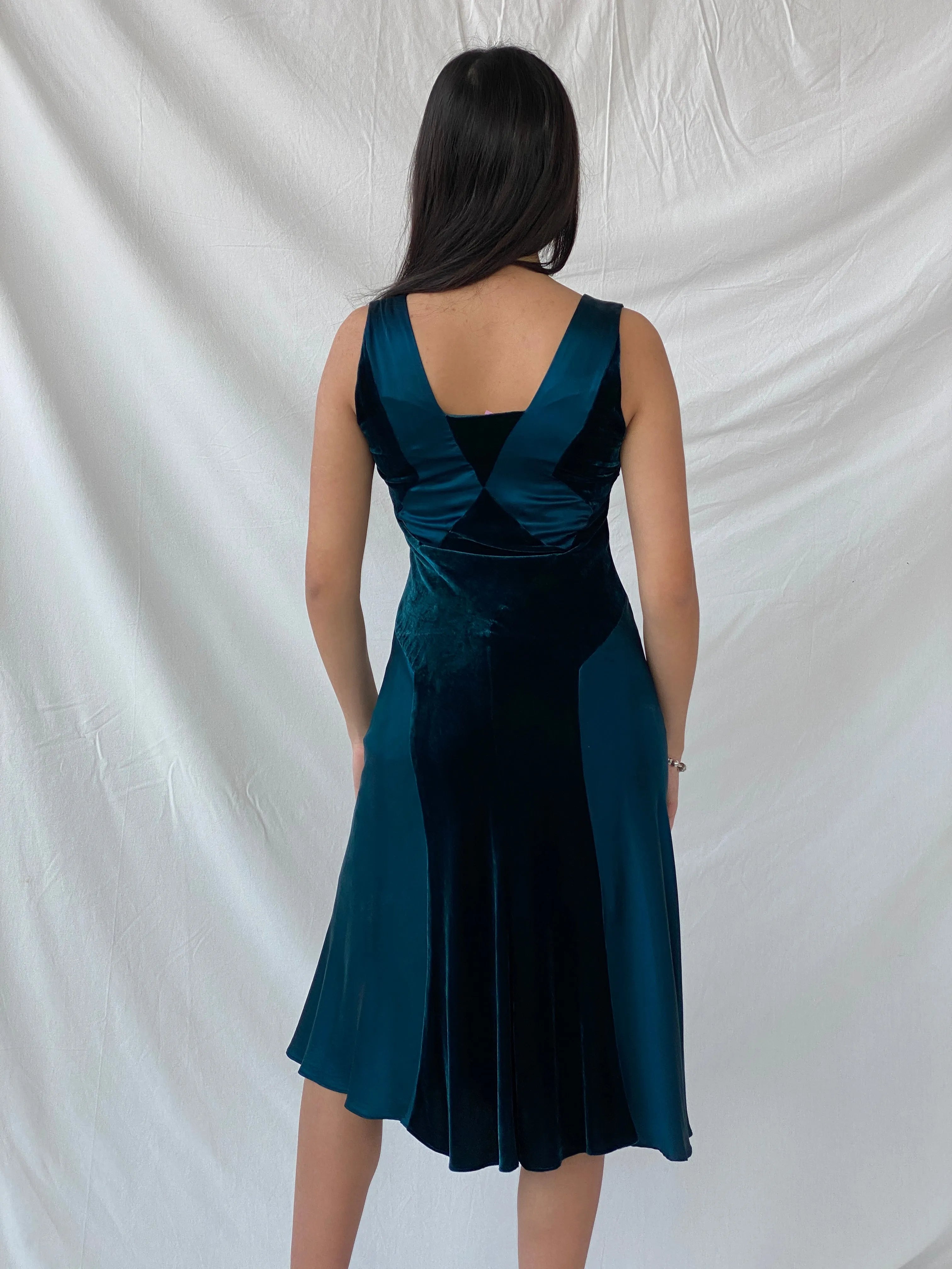 Vintage Phase Eight Green Silk Velvet Blend Midi Sleeveless Dress - M - Balagan Vintage Midi Dress 00s dress, dress, midi dress, Syntia, vintage dress, Wedding Guest