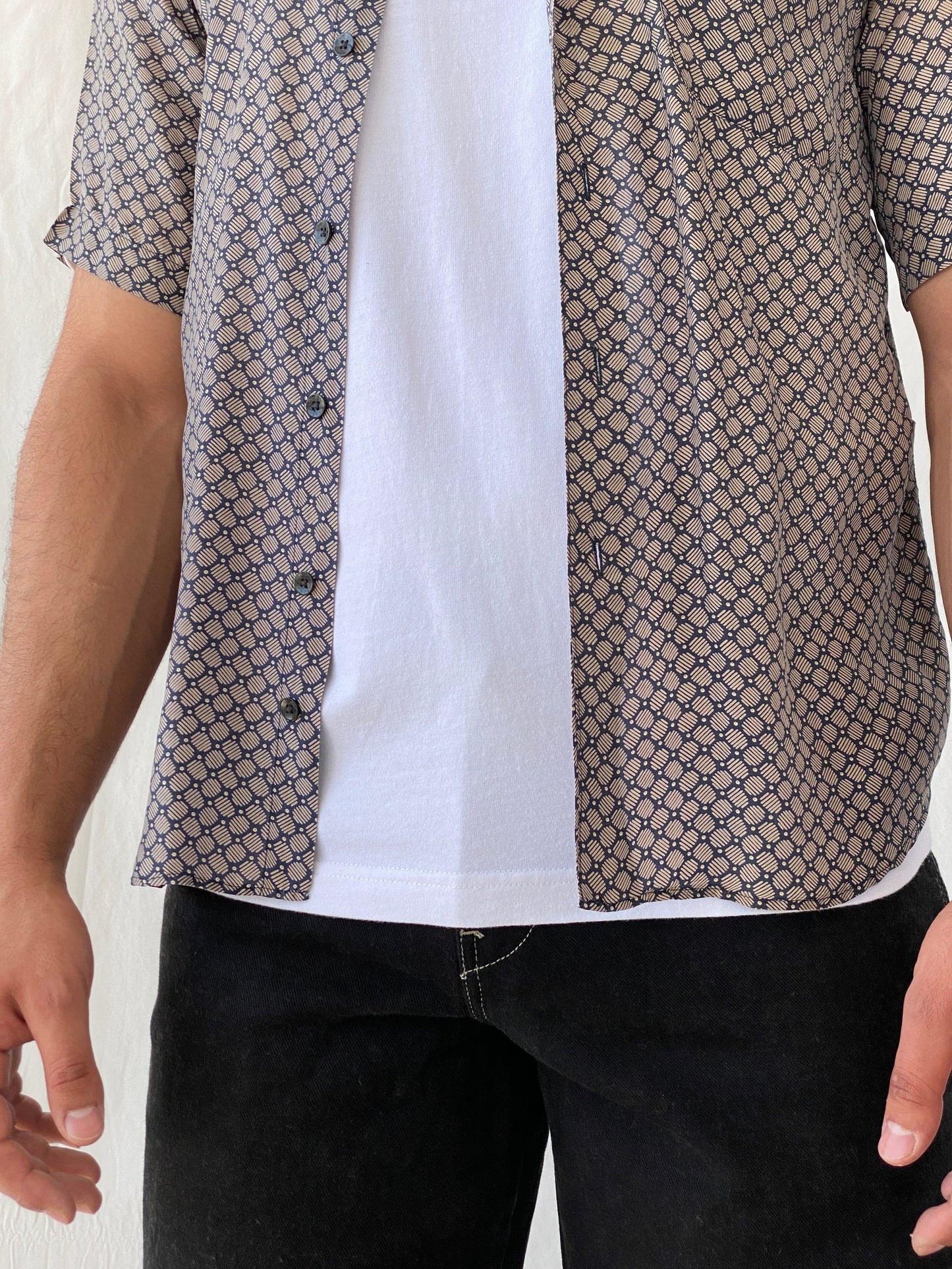 Vintage SILK UOMO by NAK Men’s Beige Navy Short Sleeve Silk Shirt - S - Balagan Vintage Half Sleeve Shirt 90s, half sleeve shirt, mens shirt, printed shirt, printed silk shirt, Ramez, silk, silk shirt