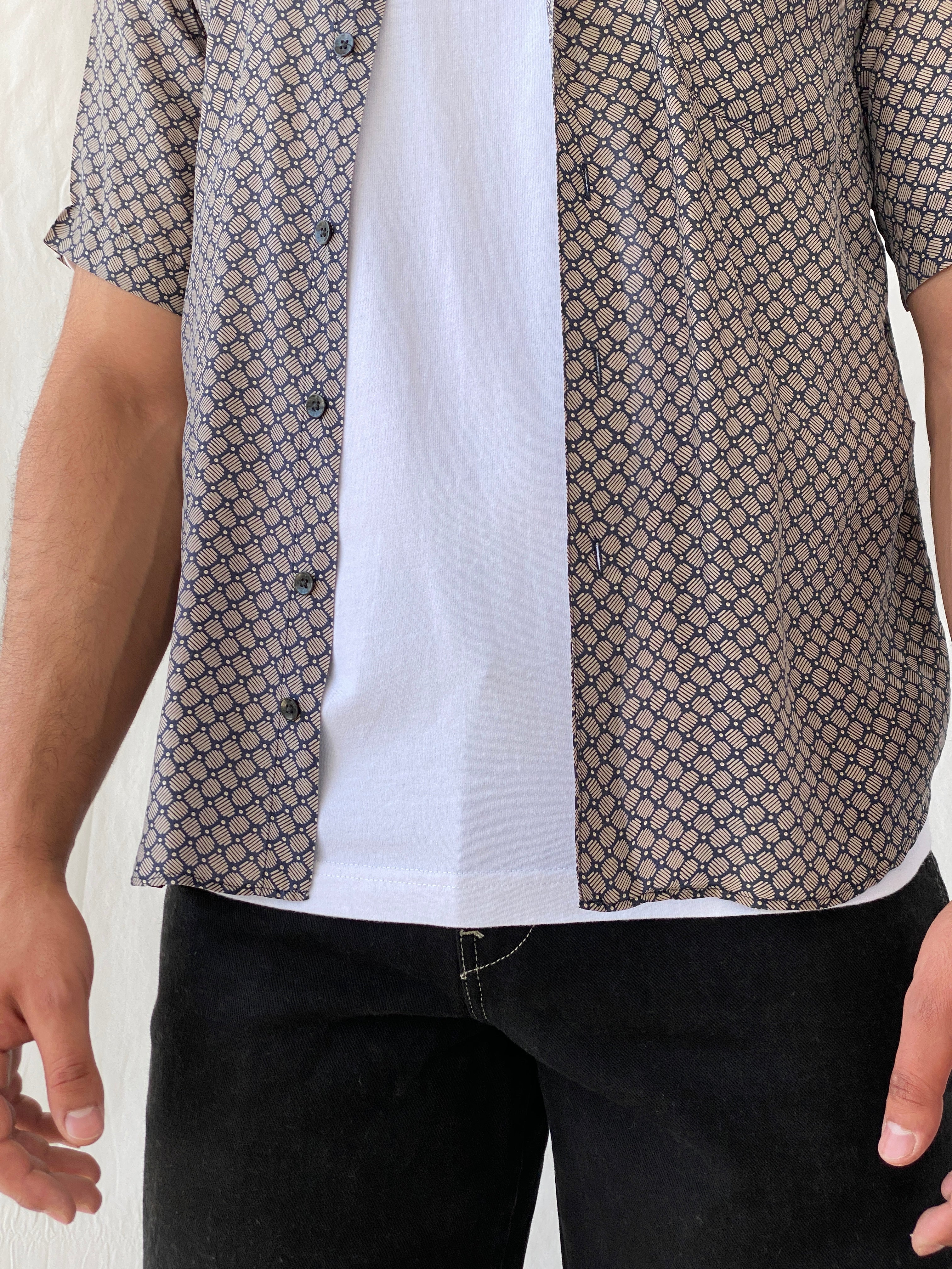 Vintage SILK UOMO by NAK Men’s Beige Navy Short Sleeve Silk Shirt - S - Balagan Vintage Half Sleeve Shirt 90s, half sleeve shirt, mens shirt, printed shirt, printed silk shirt, Ramez, silk, silk shirt