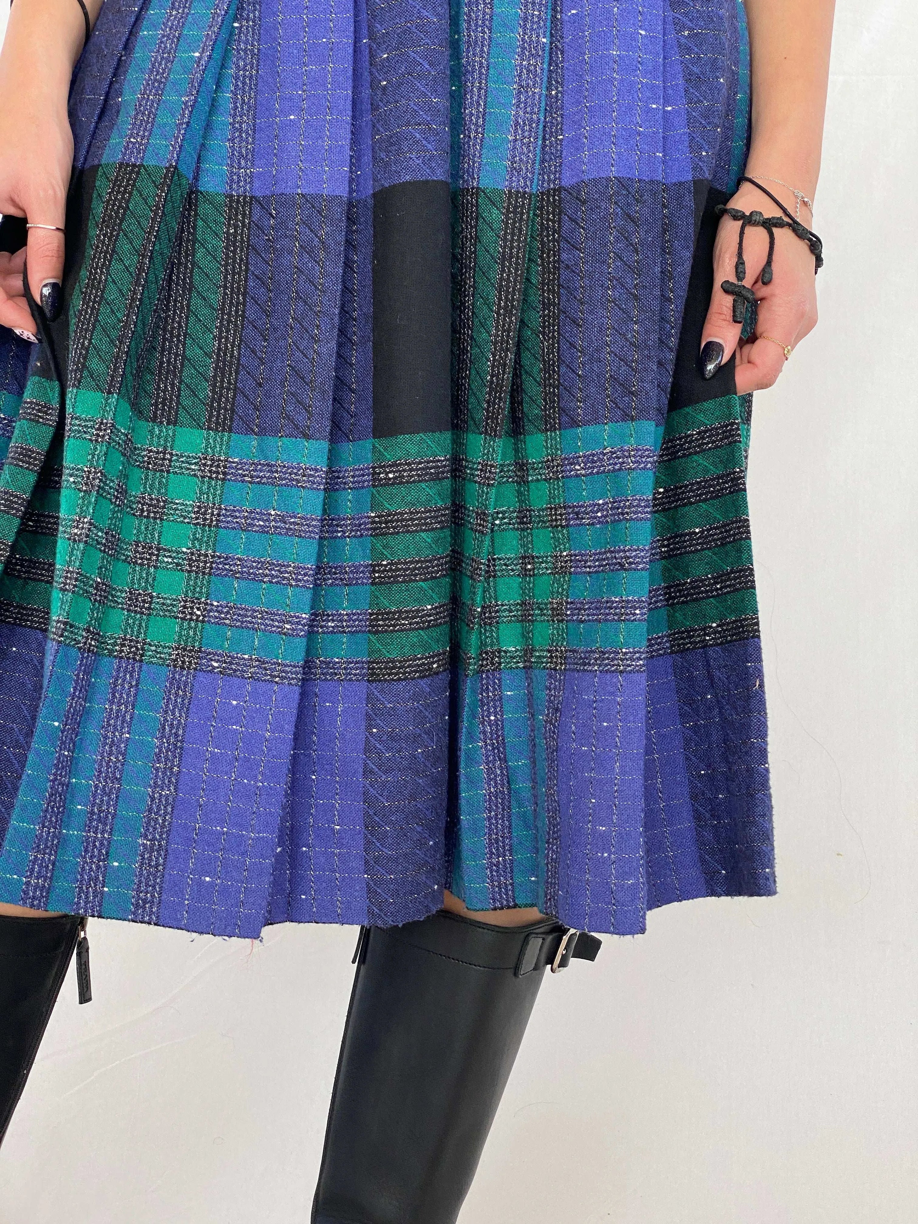 Vintage Tartan Kilted Midi Skirt - Balagan Vintage Midi Skirt 00s, 90s, Deals, Juana, midi skirt