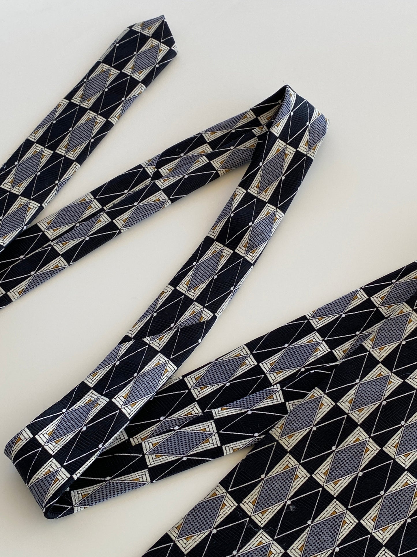Vintage Tita Roni Abstract Geometric Print Men’s Neck Formal Tie - Balagan Vintage Ties geometric print, printed ties, tie, vintage, vintage ties
