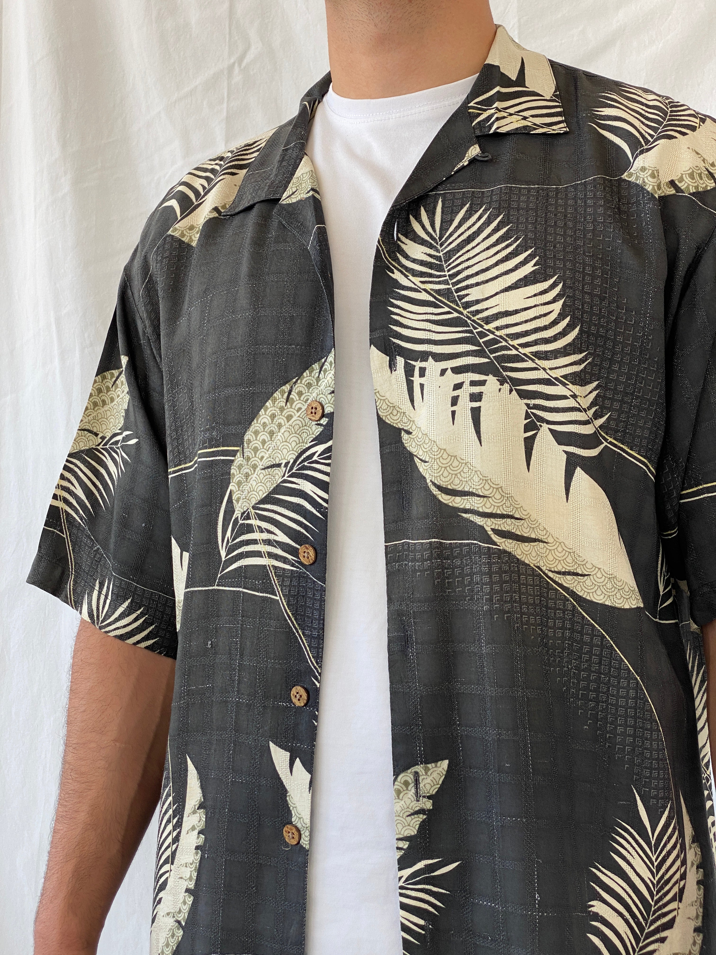 Vintage Tommy Bahama Hawaiian Print Silk Men’s Short Sleeve Black Shirt - L - Balagan Vintage Half Sleeve Shirt 90s, half sleeve shirt, Hawaiian shirt, mens shirt, printed shirt, Ramez, silk, silk shirt