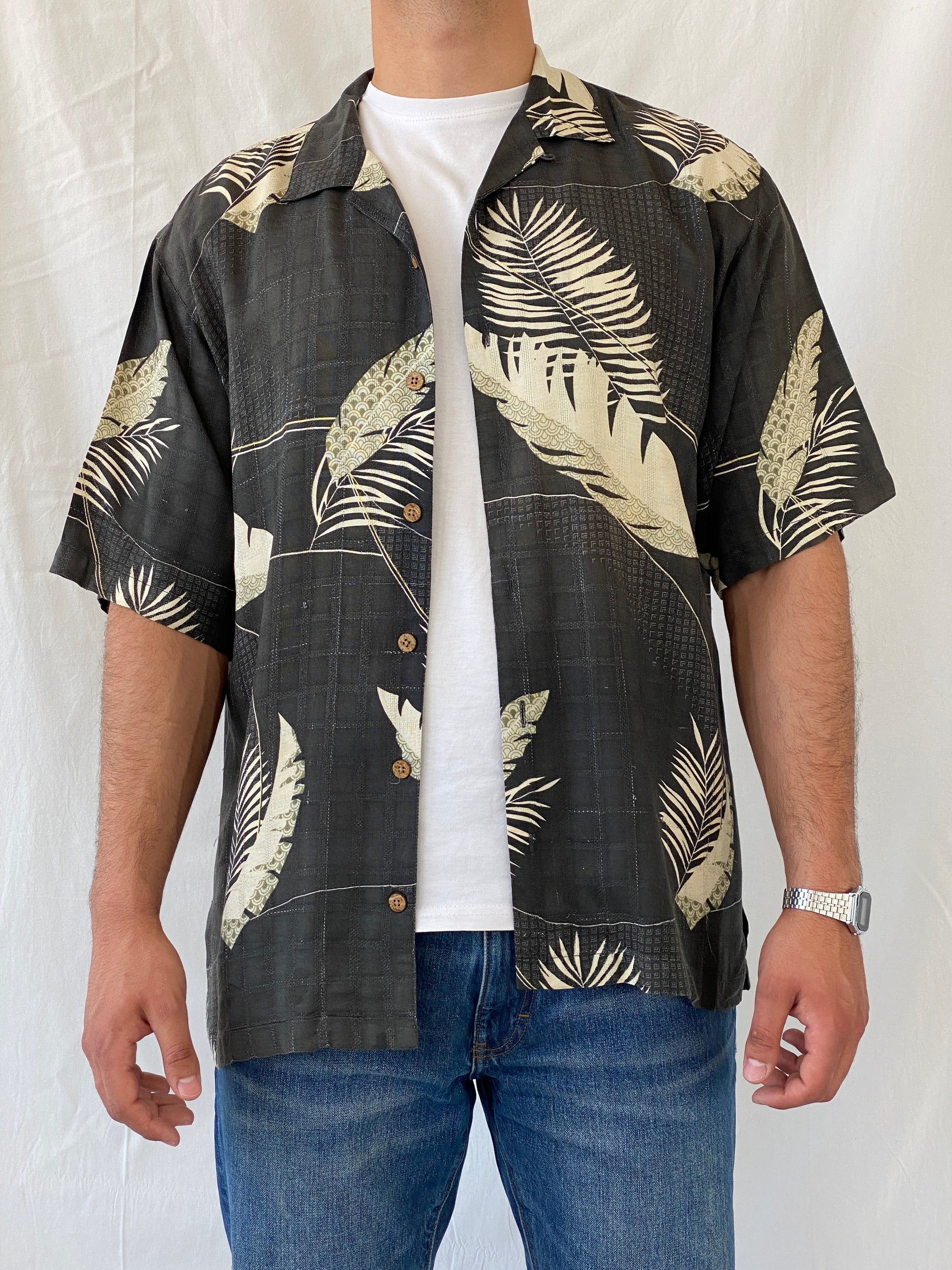 Vintage Tommy Bahama Hawaiian Print Silk Men’s Short Sleeve Black Shirt - L - Balagan Vintage Half Sleeve Shirt 90s, half sleeve shirt, Hawaiian shirt, mens shirt, printed shirt, Ramez, silk, silk shirt