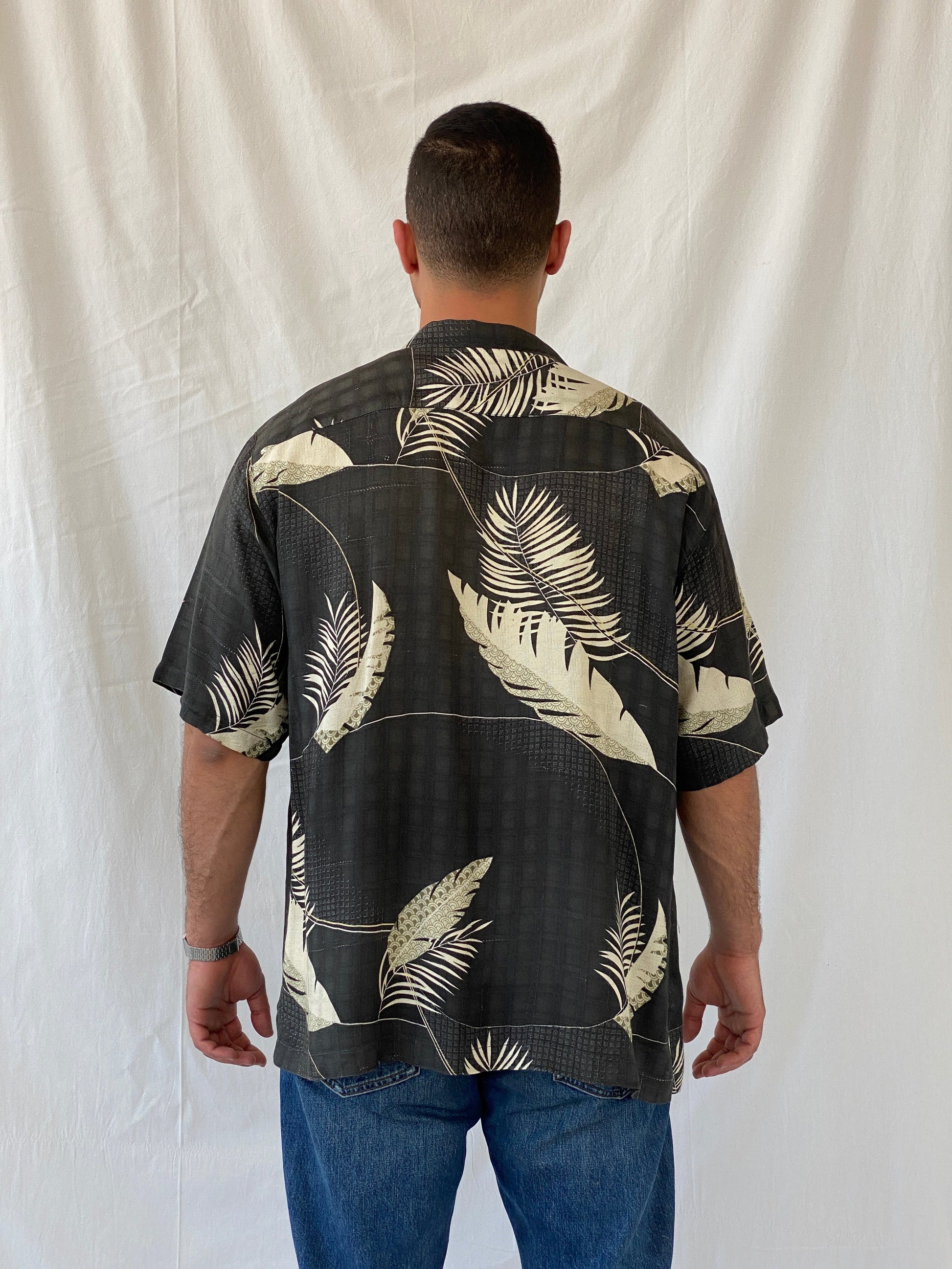 Vintage Tommy Bahama Hawaiian Print Silk Men’s Short Sleeve Black Shirt - L - Balagan Vintage Half Sleeve Shirt 90s, half sleeve shirt, Hawaiian shirt, mens shirt, printed shirt, Ramez, silk, silk shirt