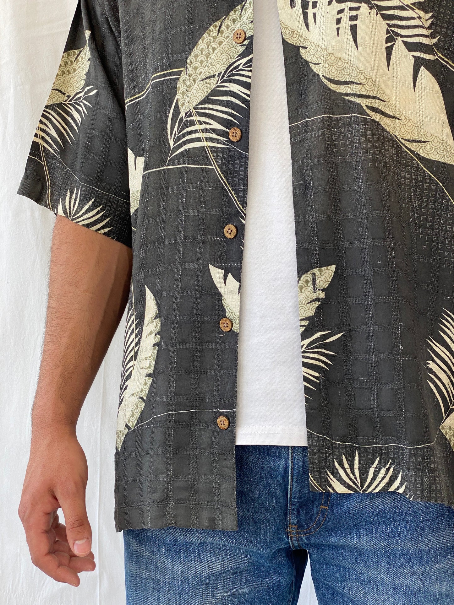 Vintage Tommy Bahama Hawaiian Print Silk Men’s Short Sleeve Black Shirt - L - Balagan Vintage Half Sleeve Shirt 90s, half sleeve shirt, Hawaiian shirt, mens shirt, printed shirt, Ramez, silk, silk shirt