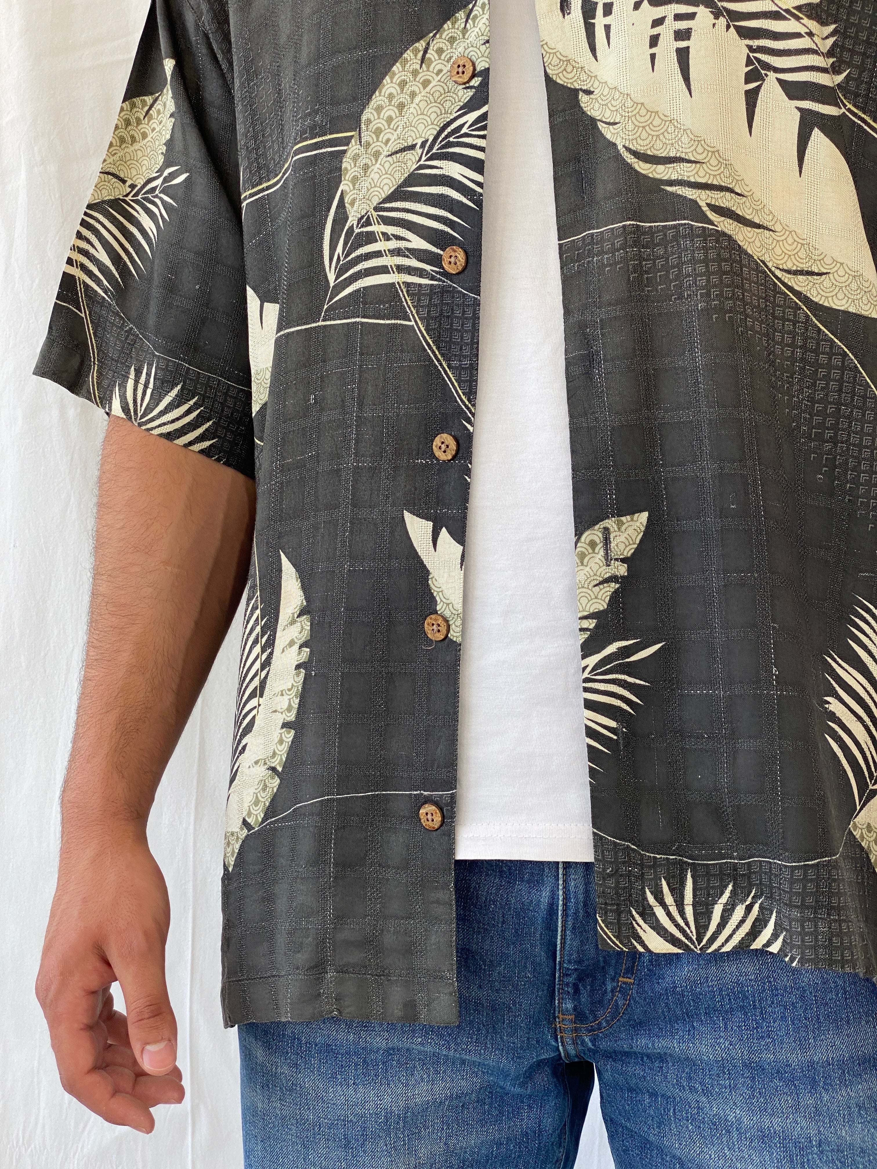 Vintage Tommy Bahama Hawaiian Print Silk Men’s Short Sleeve Black Shirt - L - Balagan Vintage Half Sleeve Shirt 90s, half sleeve shirt, Hawaiian shirt, mens shirt, printed shirt, Ramez, silk, silk shirt