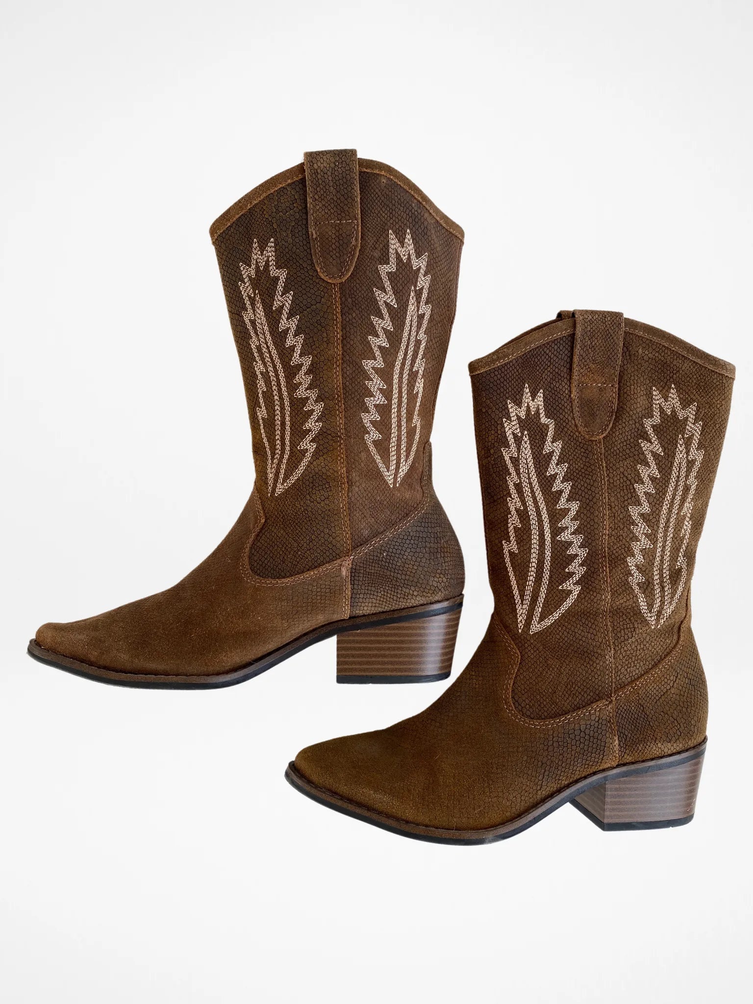 White Mountain Caraway Cowgirl Brown Genuine Leather Boots - 38EUR - Balagan Vintage Cowboy boots 00s, 90s, Boots, brown leather, cowboy, cowboy boots, shoes