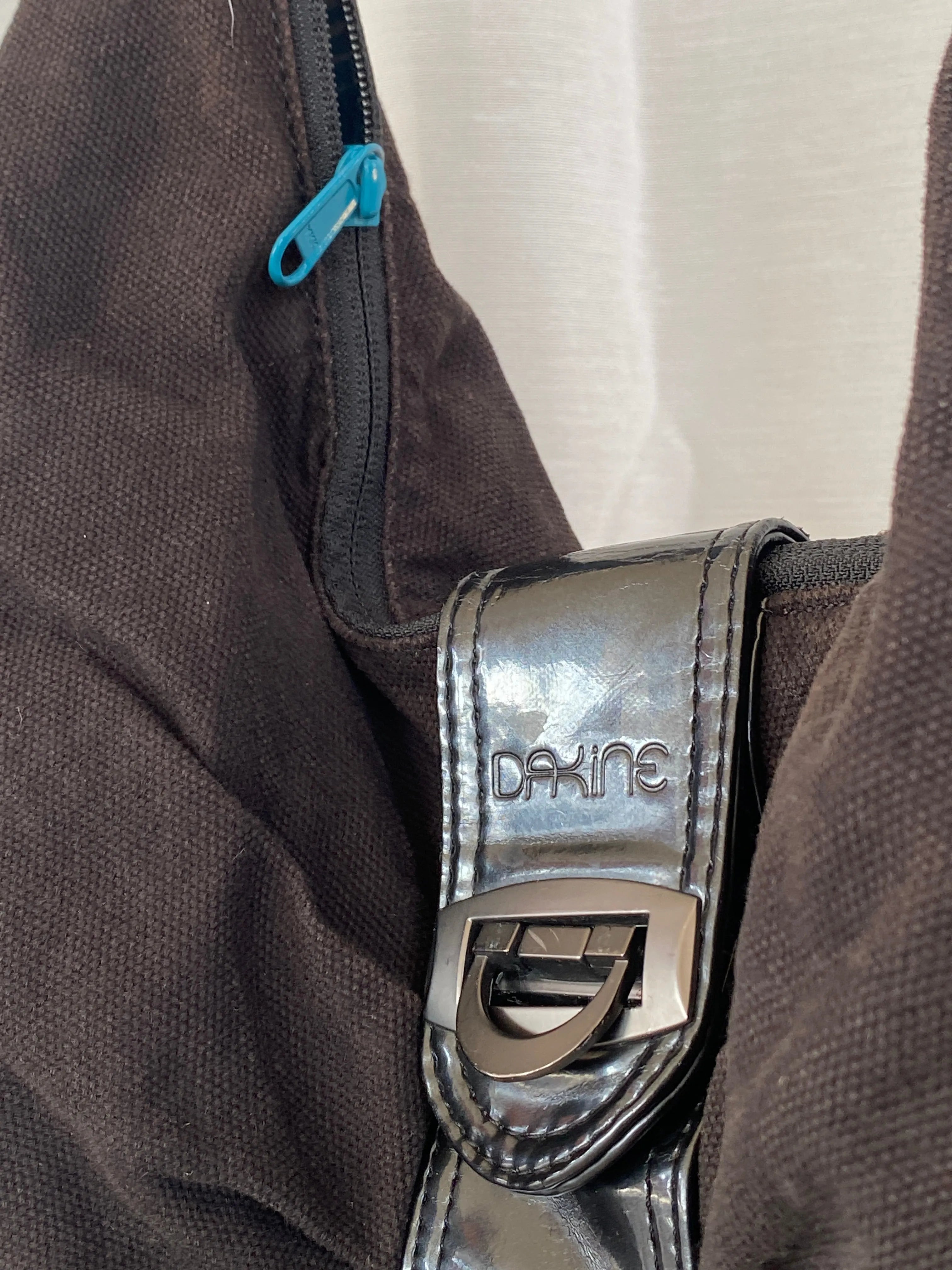 Y2K Dakine Hustle Black Women’s Shoulder Bag - Balagan Vintage Handbags 00s, 90s, bag, shoulder bag, Y2K