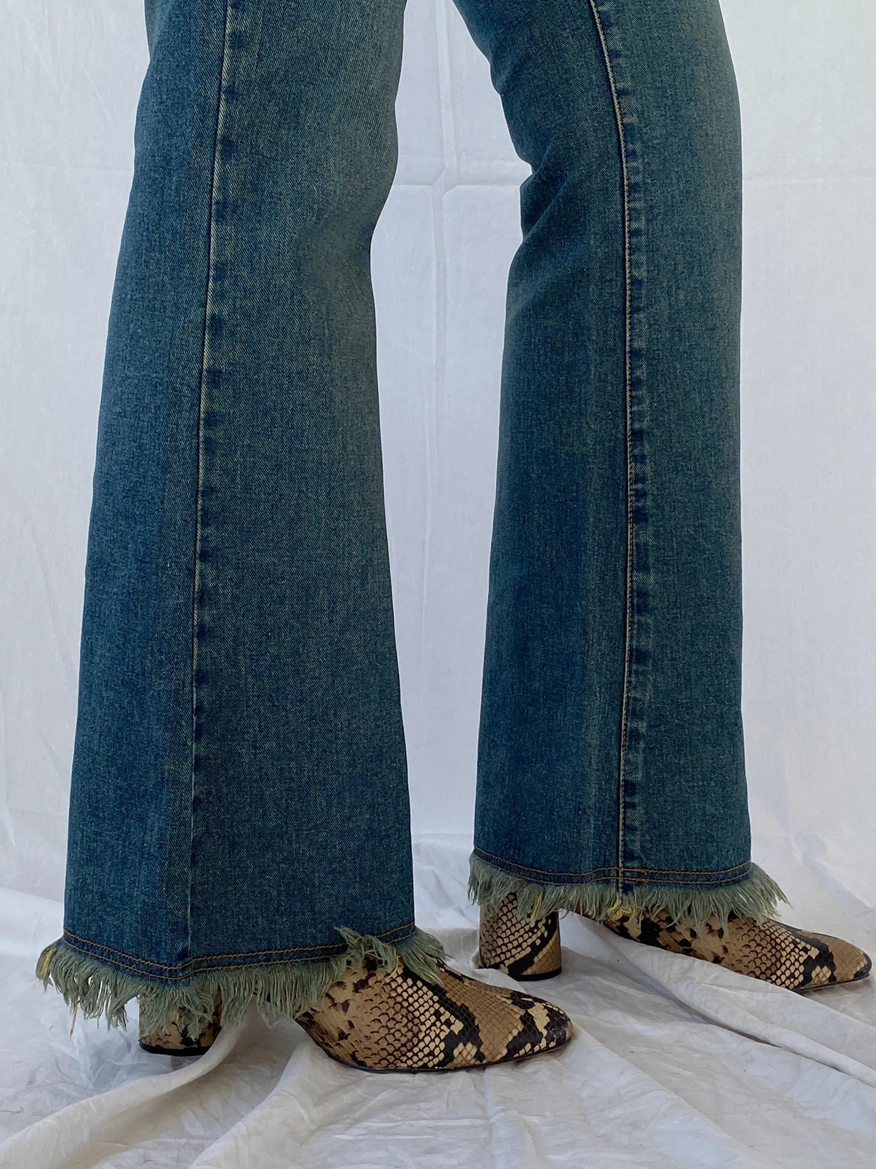 Y2K Jiawei Flared Mid-Rise Women’s Jeans - 40EUR - Balagan Vintage Jeans 00s, 90s, Ayah, denim, flare jeans, jeans