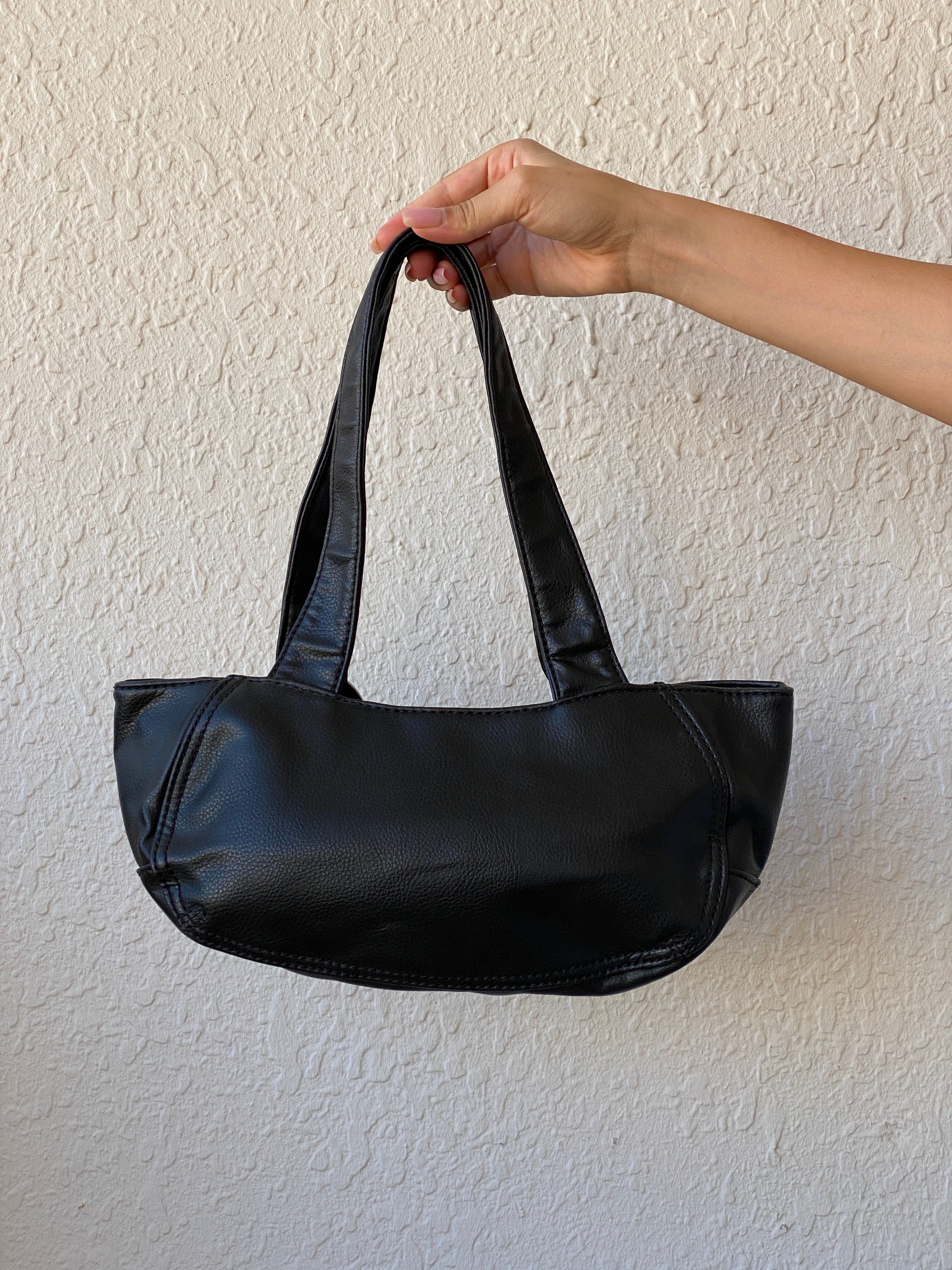 Y2K Tommy Hilfiger Black Vegan Leather Women’s Shoulder Bag - Balagan Vintage Shoulder Bag 00s, 90s, bag, shoulder bag, Tommy hilfiger, Tommy jeans, Y2K, zebra, zebra print
