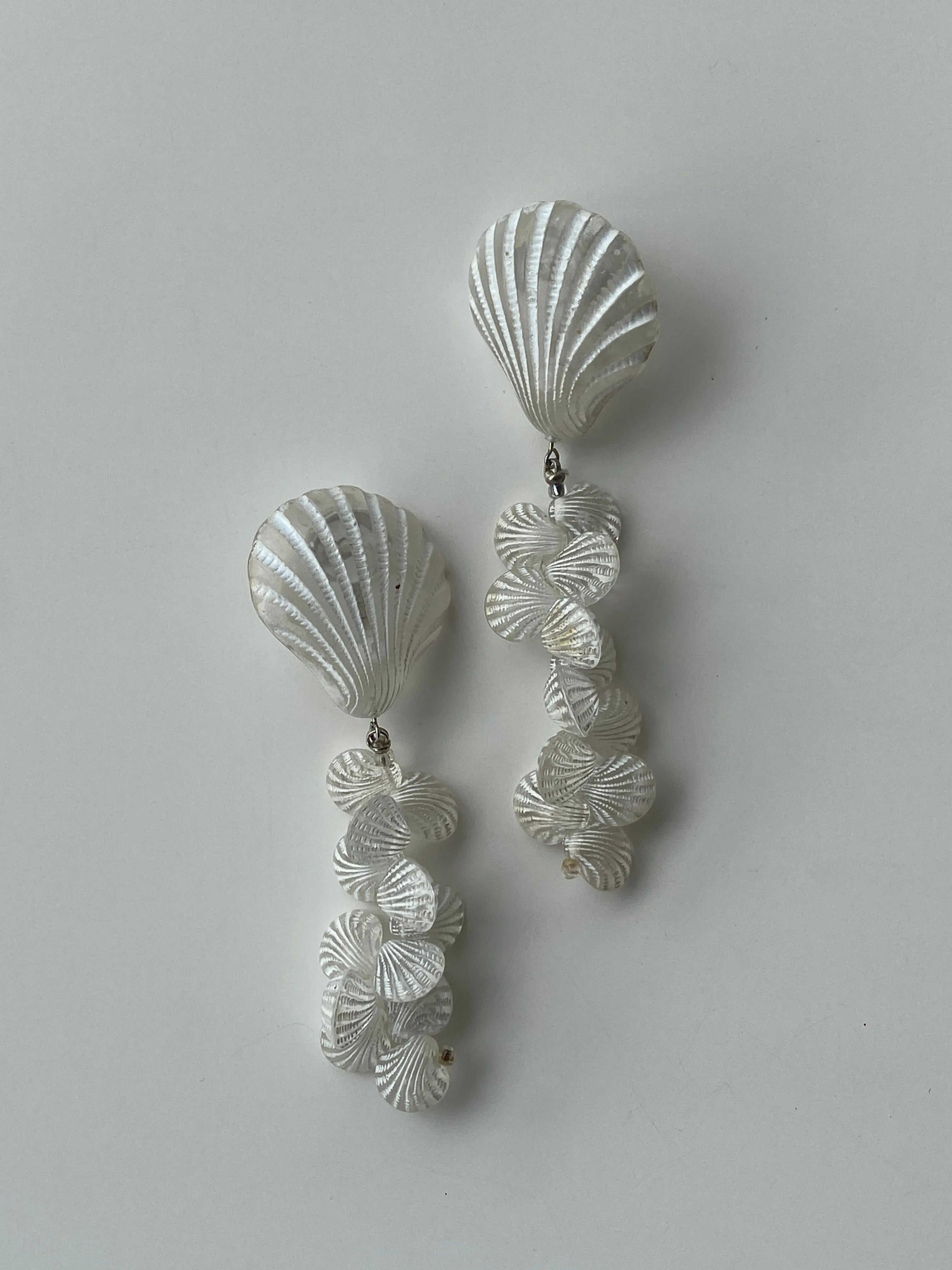 Y2K White Sea Shell Drop Earrings - Balagan Vintage Earrings 00s, 90s, Earrings