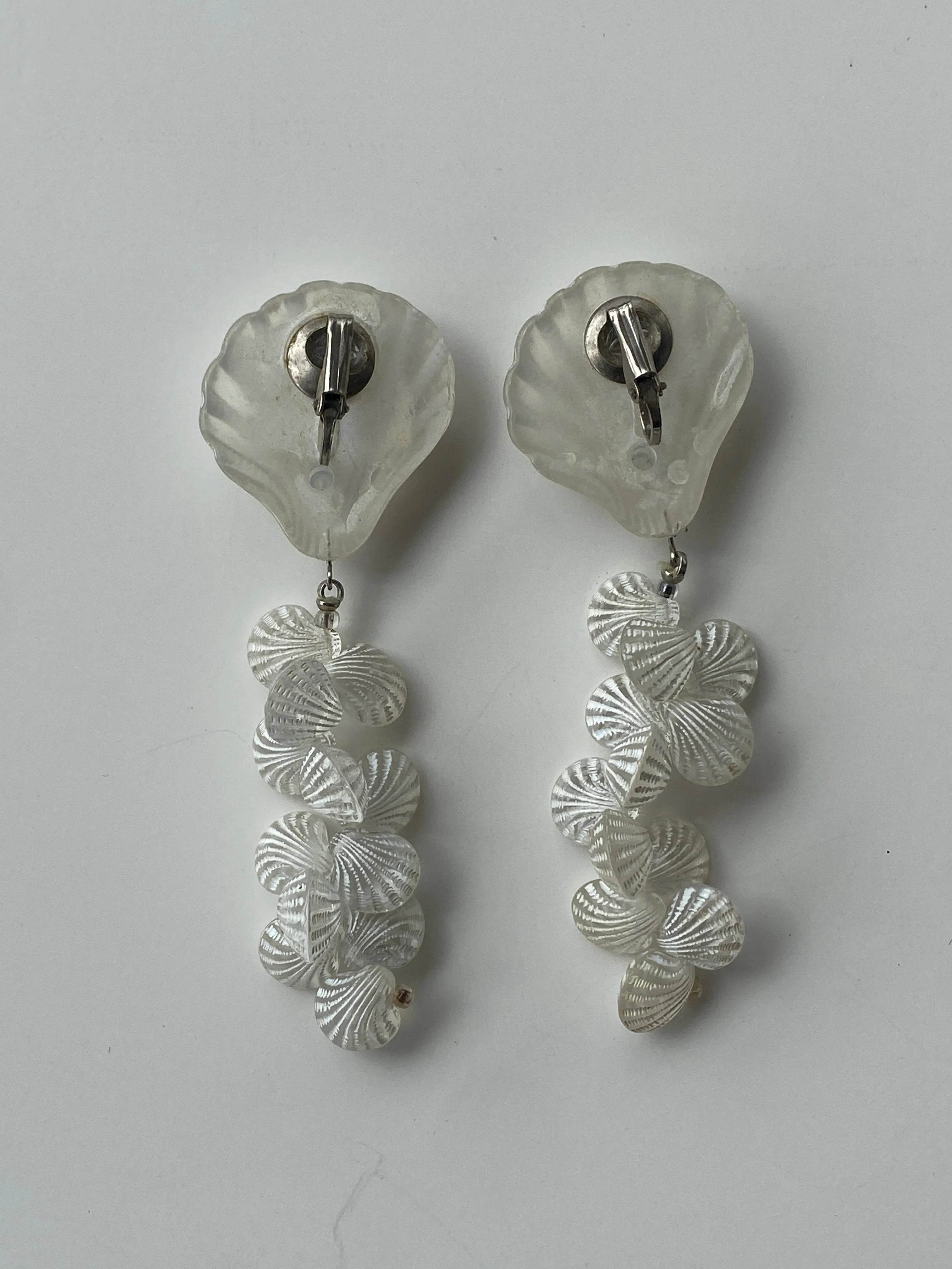 Y2K White Sea Shell Drop Earrings - Balagan Vintage Earrings 00s, 90s, Earrings