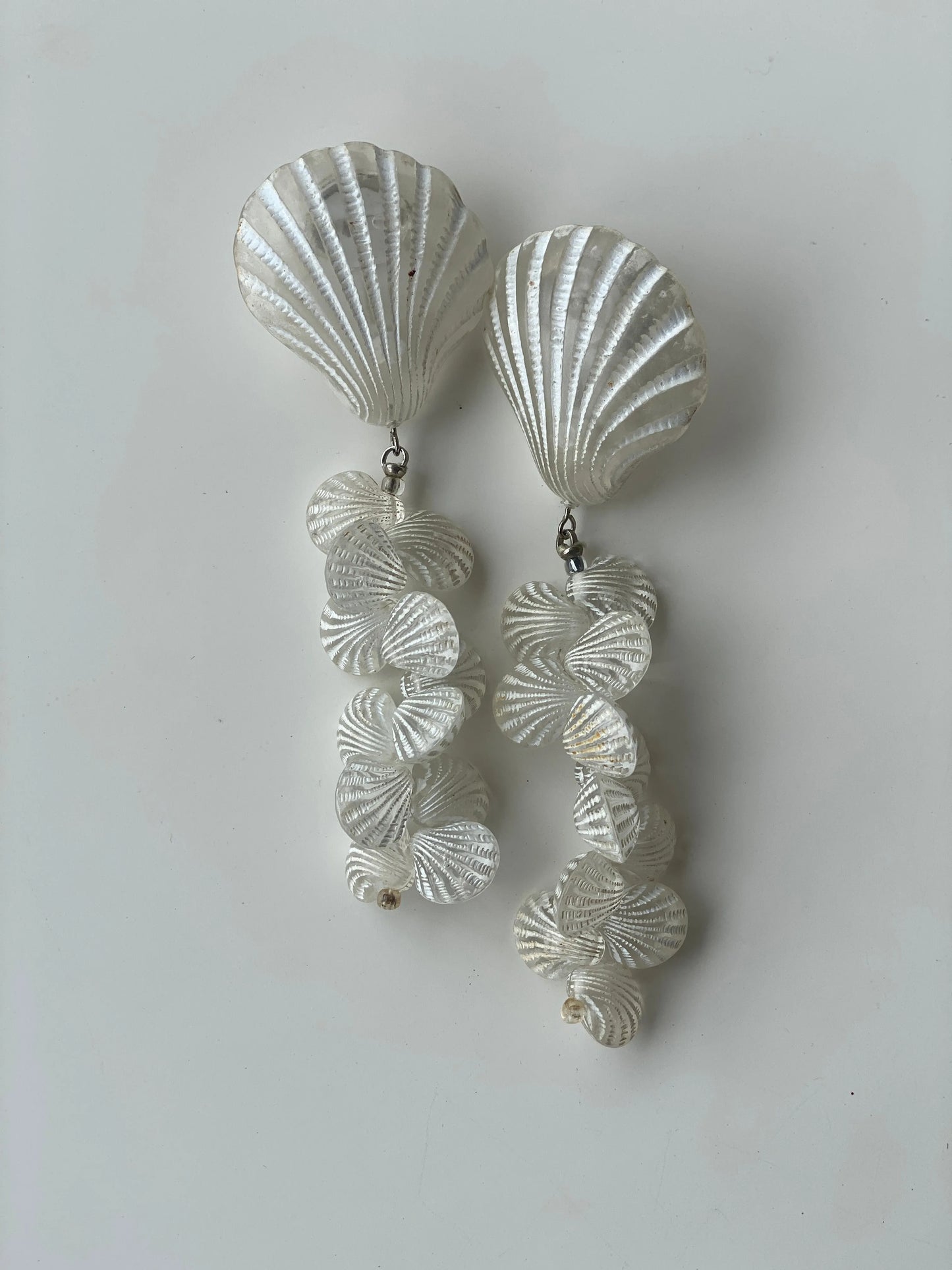 Y2K White Sea Shell Drop Earrings - Balagan Vintage Earrings 00s, 90s, Earrings