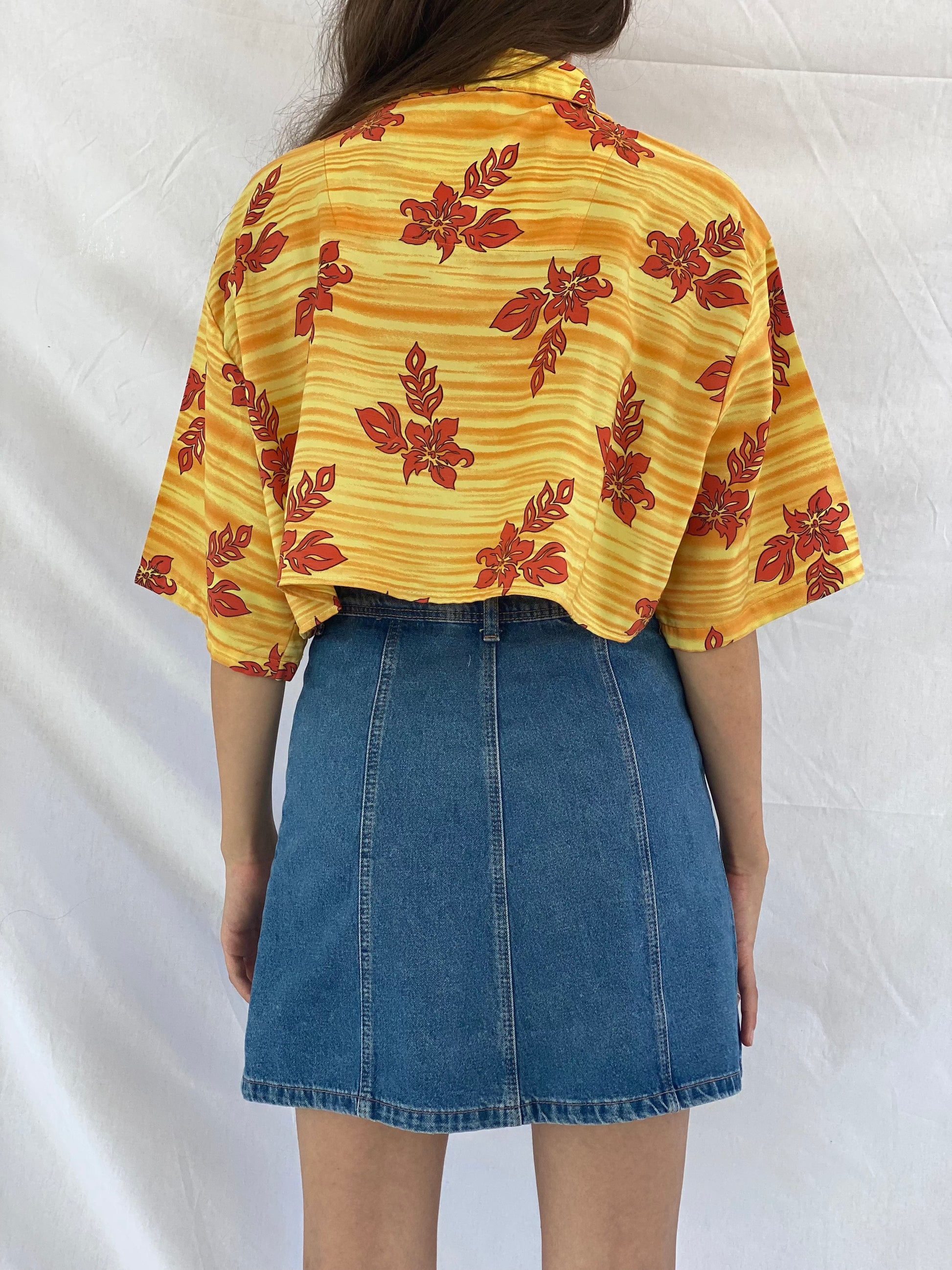 Vintage Pineapple Connections Cropped Hawaiian Print Shirt - Balagan Vintage Cropped Hawaiian Shirt crazy print, cropped Hawaiian shirt, Cropped shirt, Deals, festival wear, flower pattern, half sleeve shirt, Hawaiian shirt, printed shirt, reworked shirt, shirt, shirts, streetwear, summer, summer prints, techno, techno wear, Top, vintage, vintage cropped shirt, vintage prints, women, women shirt